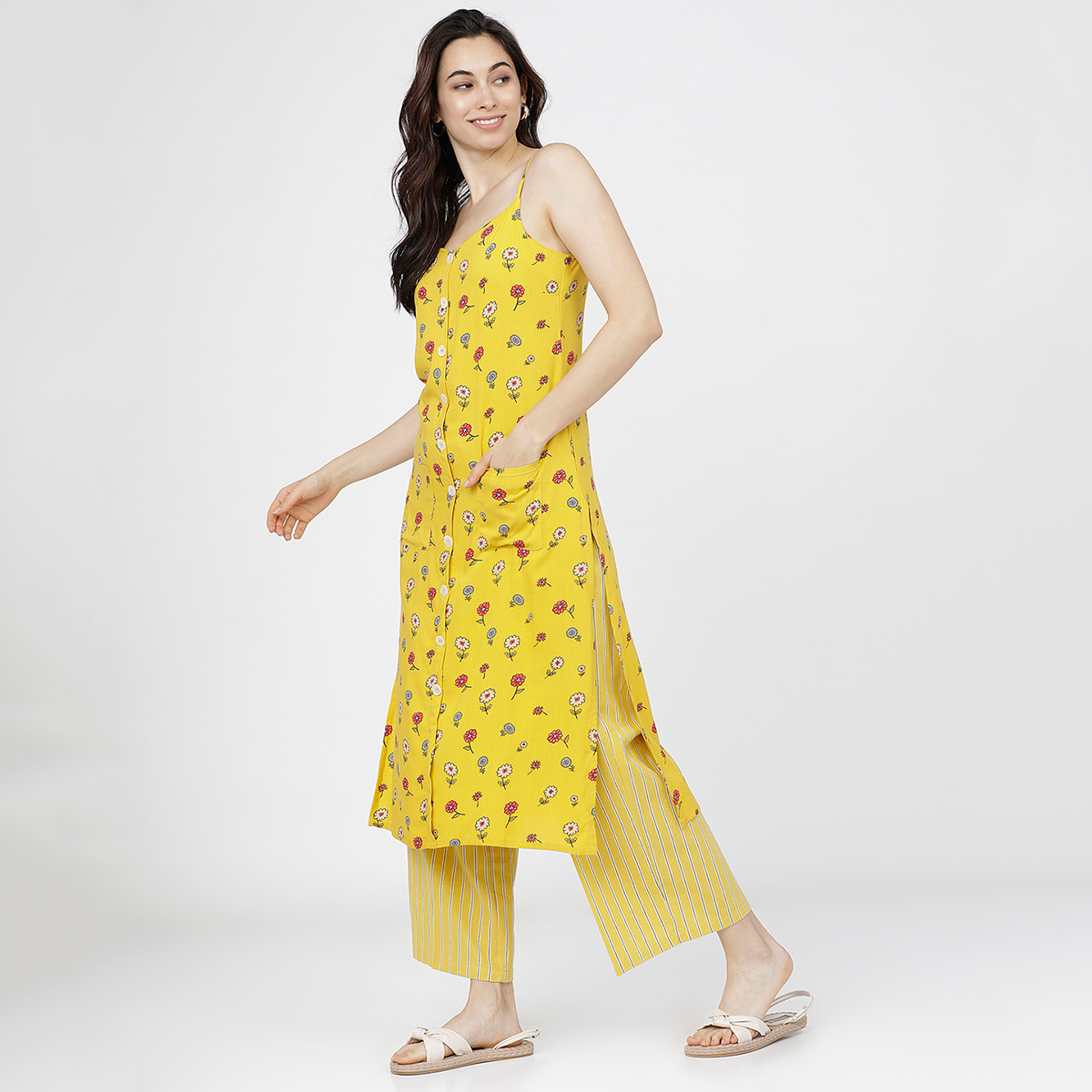 مجموعة من قطعتين كورتا مطبوعة الأزهار بدون أكمام للنساء وبنطلون بالازو من فيشوده نيو -women-clothing-ethnicwear-salwarsuits-image-2