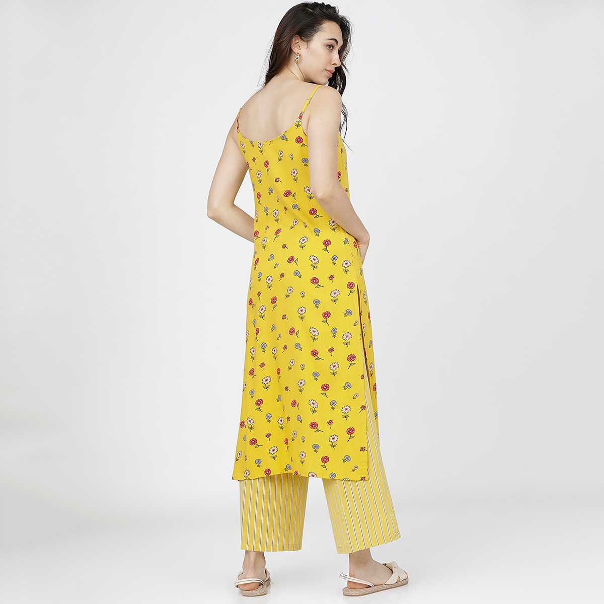 مجموعة من قطعتين كورتا مطبوعة الأزهار بدون أكمام للنساء وبنطلون بالازو من فيشوده نيو -women-clothing-ethnicwear-salwarsuits-image-3