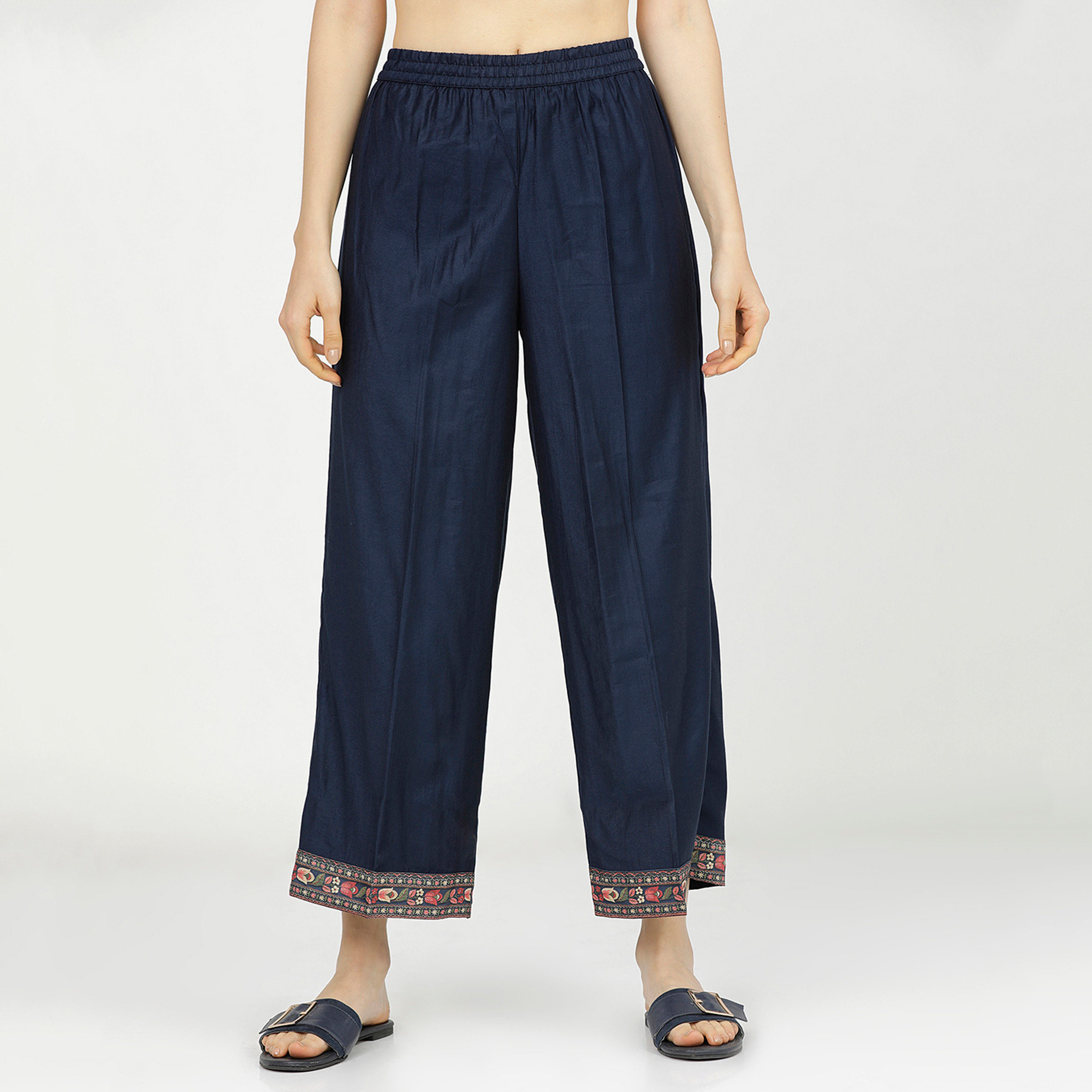 مجموعة من 3 قطعات كورتا مطبوعة برقبة دائرية وبنطلون بالازو مع دوباتا للنساء بلون أزرق داكن من فيشوده -women-clothing-ethnicwear-salwarsuits-image-9
