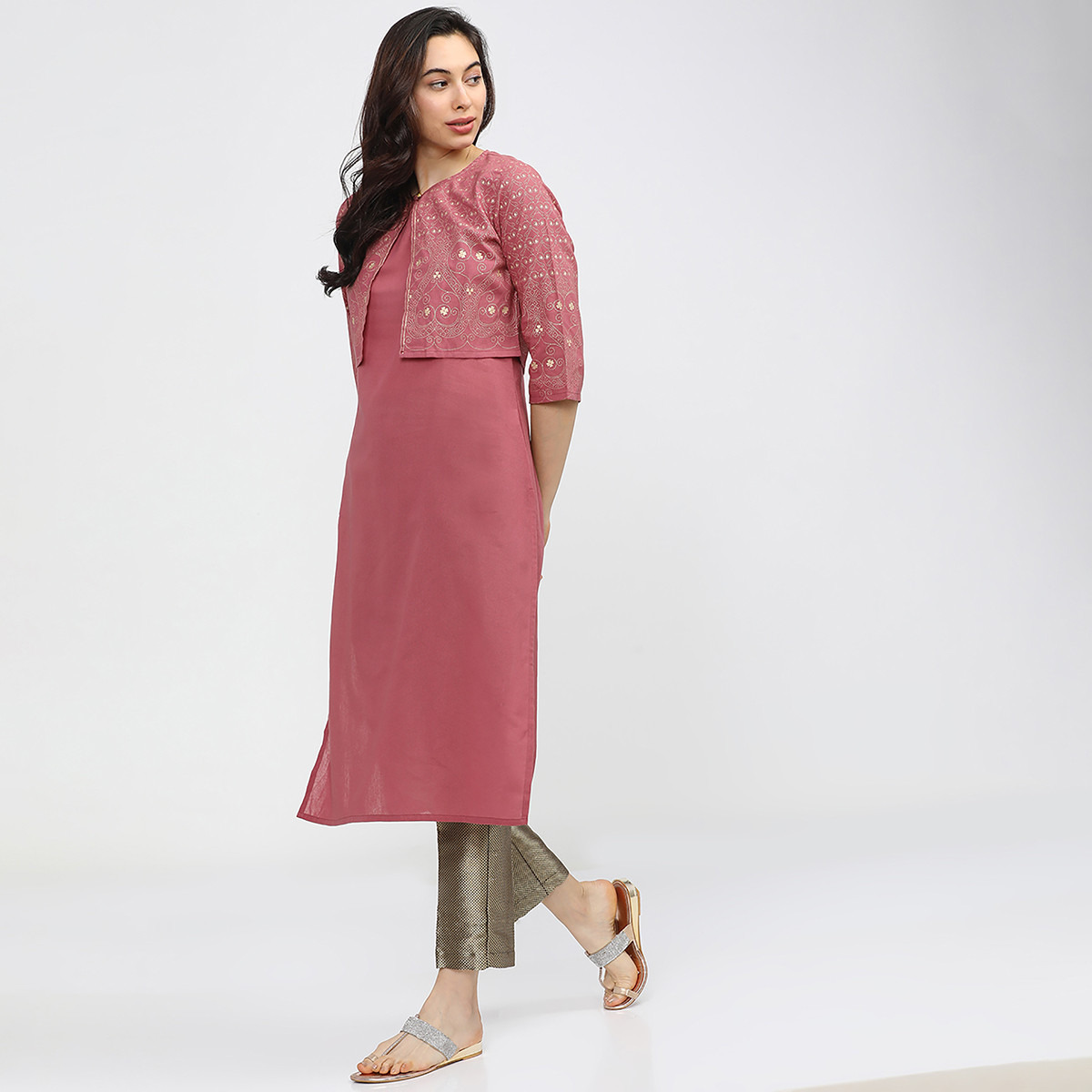 مجموعة من 3 قطعات كورتا دون أكمام للنساء مطبوعة باللون الوردي مع جاكيت عرقي من فيشوده-women-clothing-ethnicwear-salwarsuits-image-2