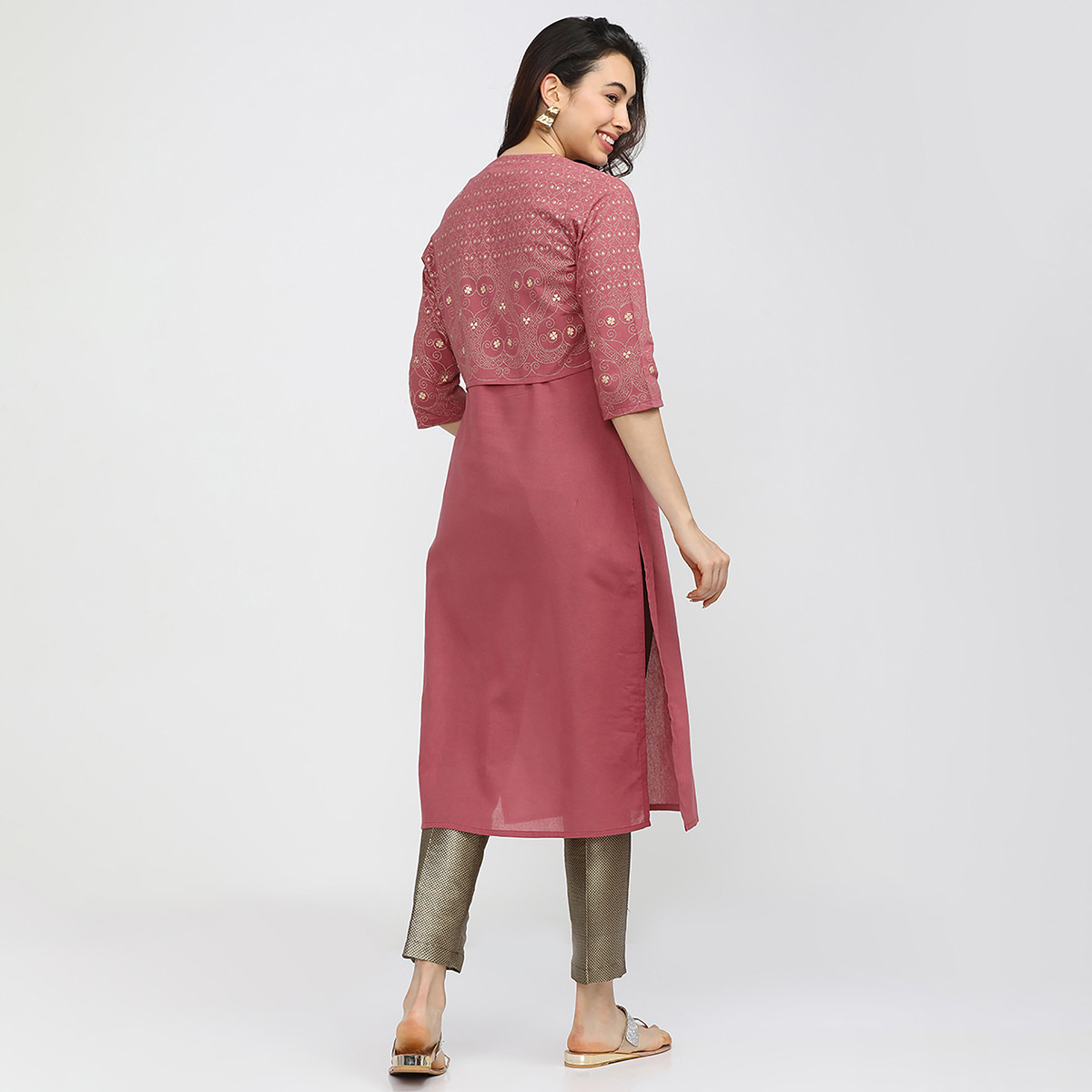 مجموعة من 3 قطعات كورتا دون أكمام للنساء مطبوعة باللون الوردي مع جاكيت عرقي من فيشوده-women-clothing-ethnicwear-salwarsuits-image-3