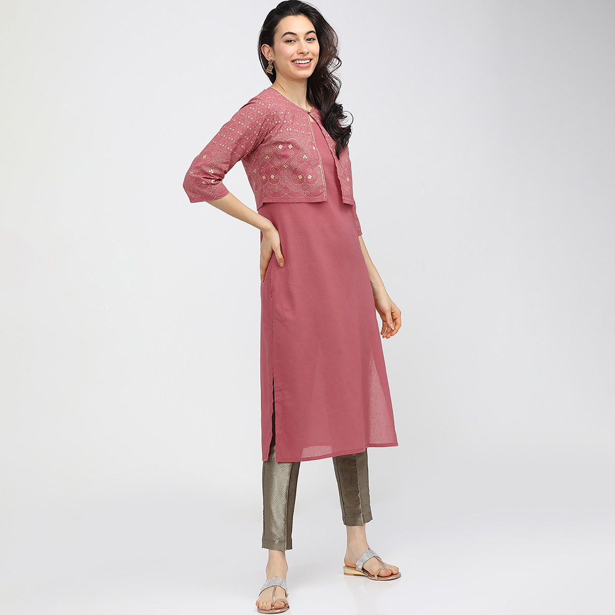 مجموعة من 3 قطعات كورتا دون أكمام للنساء مطبوعة باللون الوردي مع جاكيت عرقي من فيشوده-women-clothing-ethnicwear-salwarsuits-image-5