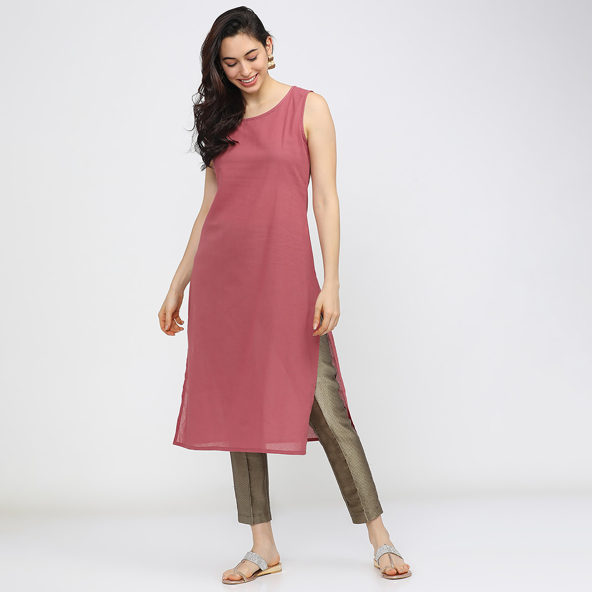 مجموعة من 3 قطعات كورتا دون أكمام للنساء مطبوعة باللون الوردي مع جاكيت عرقي من فيشوده-women-clothing-ethnicwear-salwarsuits-image-6