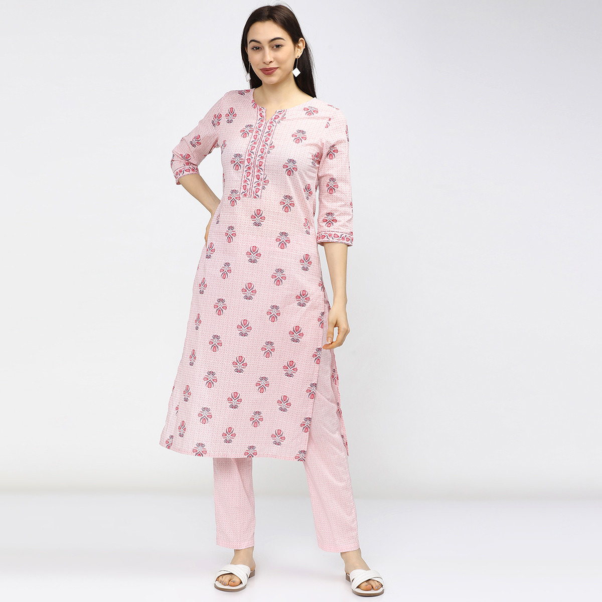 مجموعة من قطعتين كورتا للنساء مطبوعة برقبة من الشق بلون وردي مع سروال واسع من فيشوده -women-clothing-ethnicwear-salwarsuits-image-1