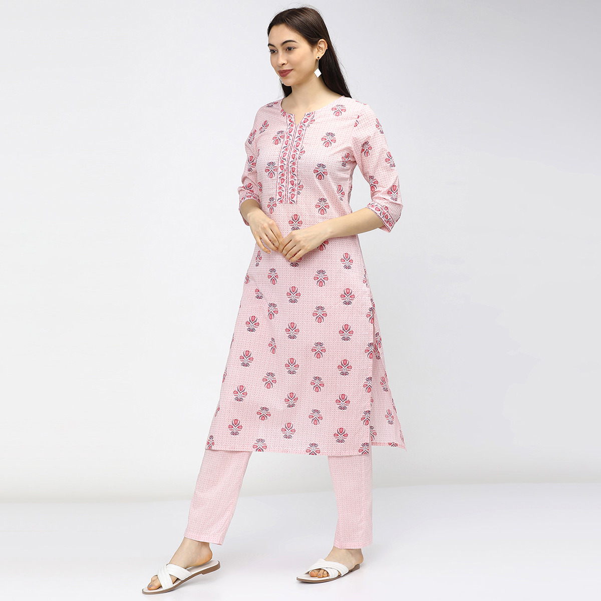 مجموعة من قطعتين كورتا للنساء مطبوعة برقبة من الشق بلون وردي مع سروال واسع من فيشوده -women-clothing-ethnicwear-salwarsuits-image-2