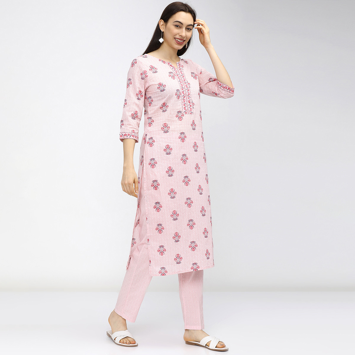 مجموعة من قطعتين كورتا للنساء مطبوعة برقبة من الشق بلون وردي مع سروال واسع من فيشوده -women-clothing-ethnicwear-salwarsuits-image-5