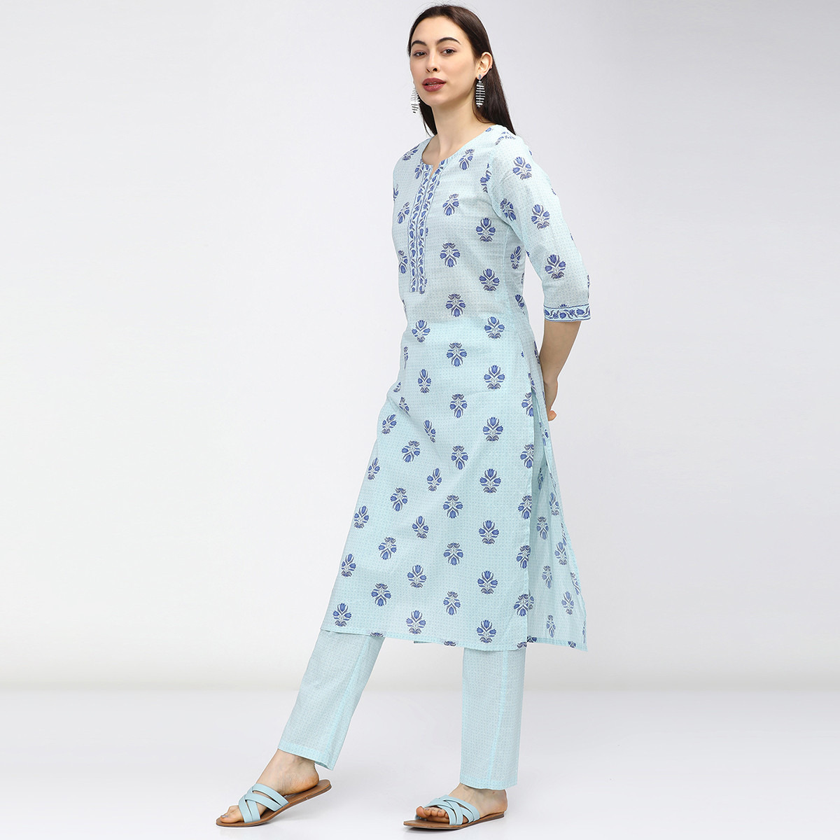 Set of 2 Vishudh Women Blue Printed Notch Neck Kurta and Trouser-women-clothing-ethnicwear-salwarsuits-image-2