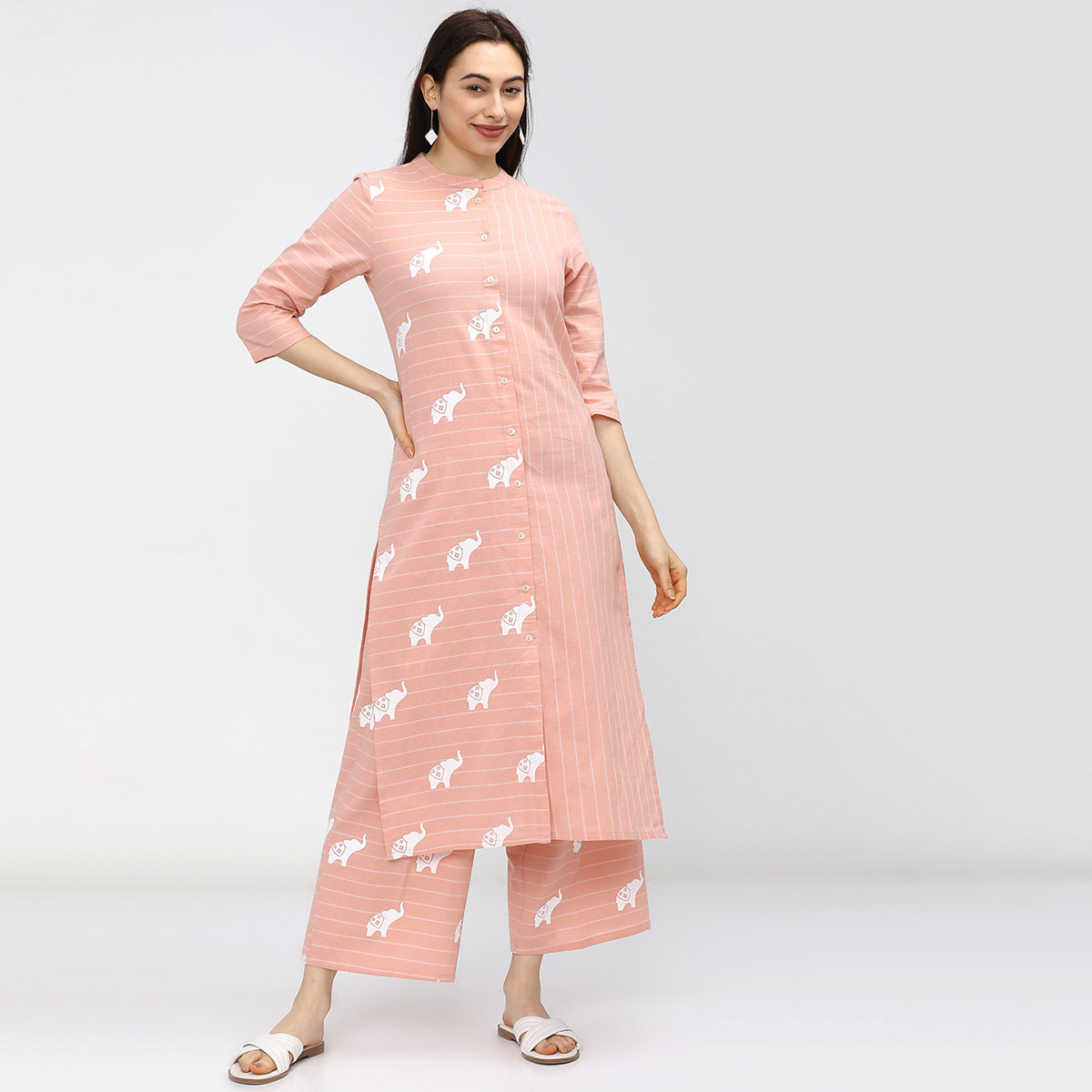 مجموعة من قطعتين كورتا للنساء مطبوعة برقبة ماندارين بلون قرنفلي مع بالازو حريمي من فيشوده -women-clothing-ethnicwear-salwarsuits-image-1