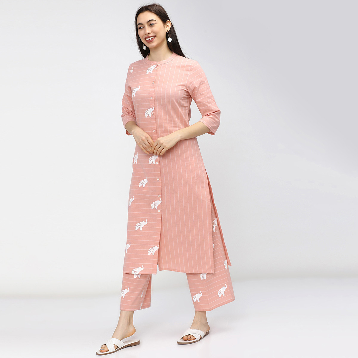 مجموعة من قطعتين كورتا للنساء مطبوعة برقبة ماندارين بلون قرنفلي مع بالازو حريمي من فيشوده -women-clothing-ethnicwear-salwarsuits-image-2