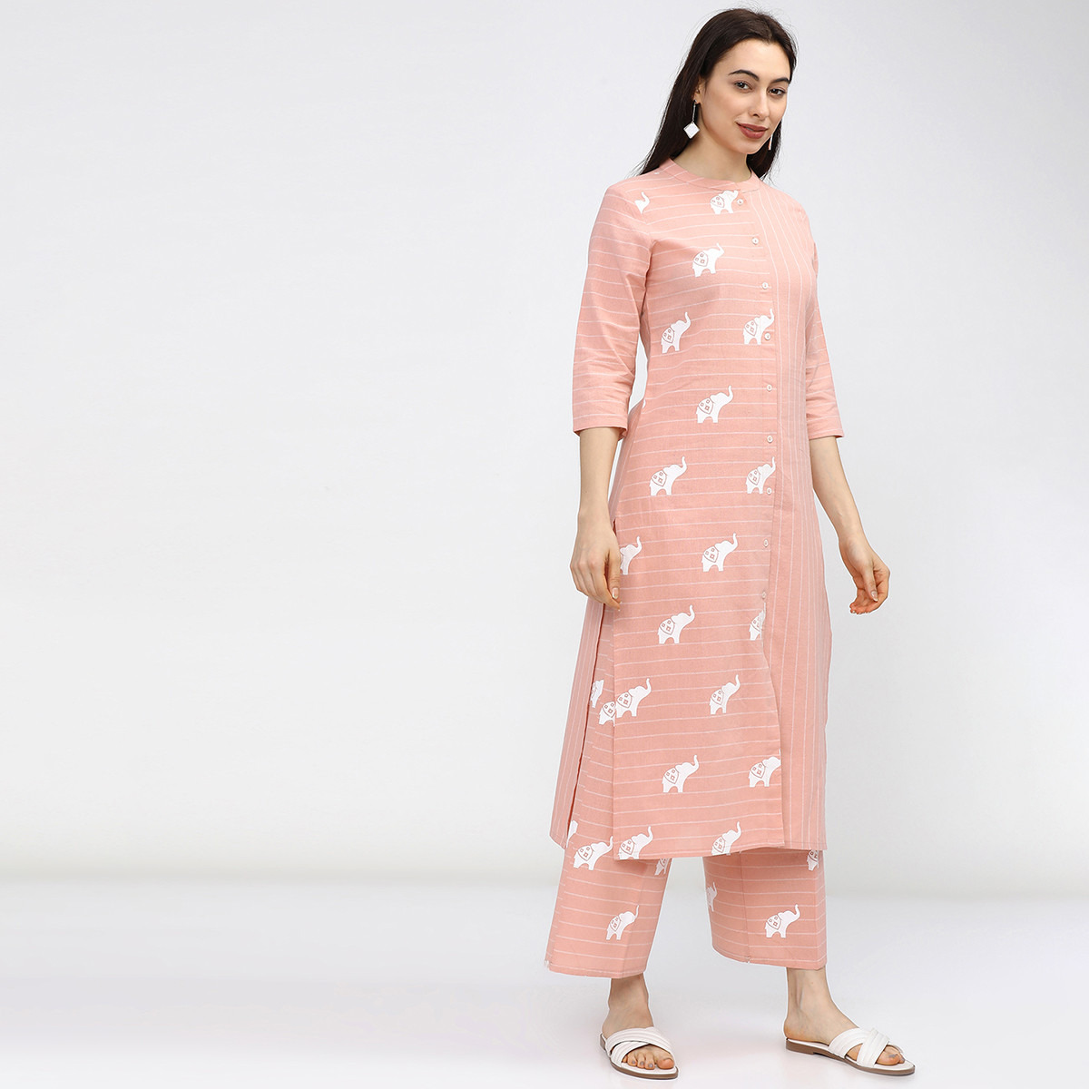 مجموعة من قطعتين كورتا للنساء مطبوعة برقبة ماندارين بلون قرنفلي مع بالازو حريمي من فيشوده -women-clothing-ethnicwear-salwarsuits-image-5