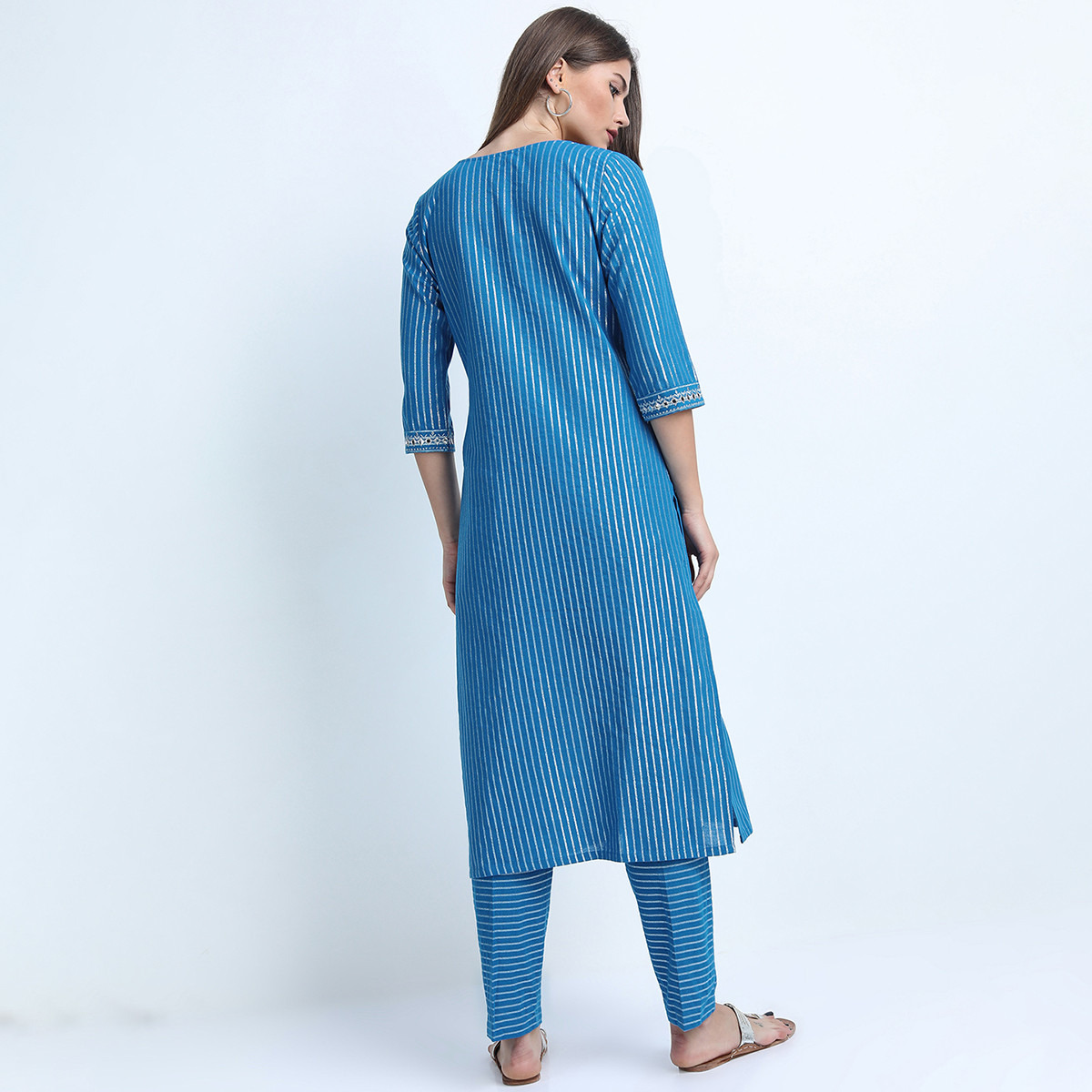 مجموعة من قطعتين كورتا وبنطلون بياقة مستديرة مربعات بلون الأزرق من فيشوده-women-clothing-ethnicwear-salwarsuits-image-3