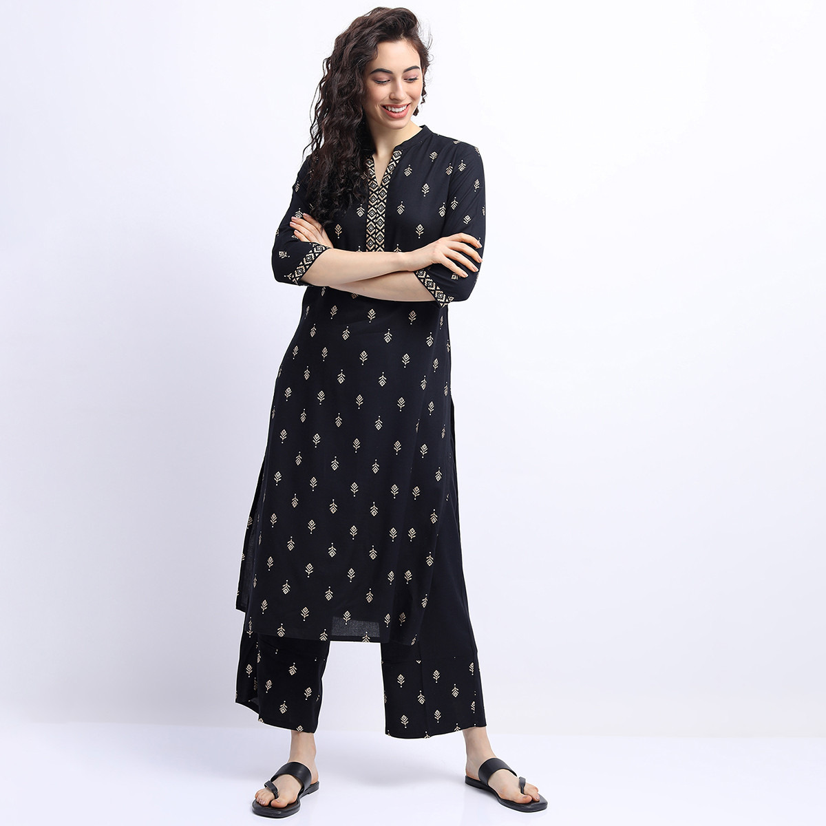 مجموعة من قطعتين كورتا للنساء مطبوعة برقبة ماندارين بلون أزرق مع بالازو حريمي من فيشوده-women-clothing-ethnicwear-salwarsuits-image-1