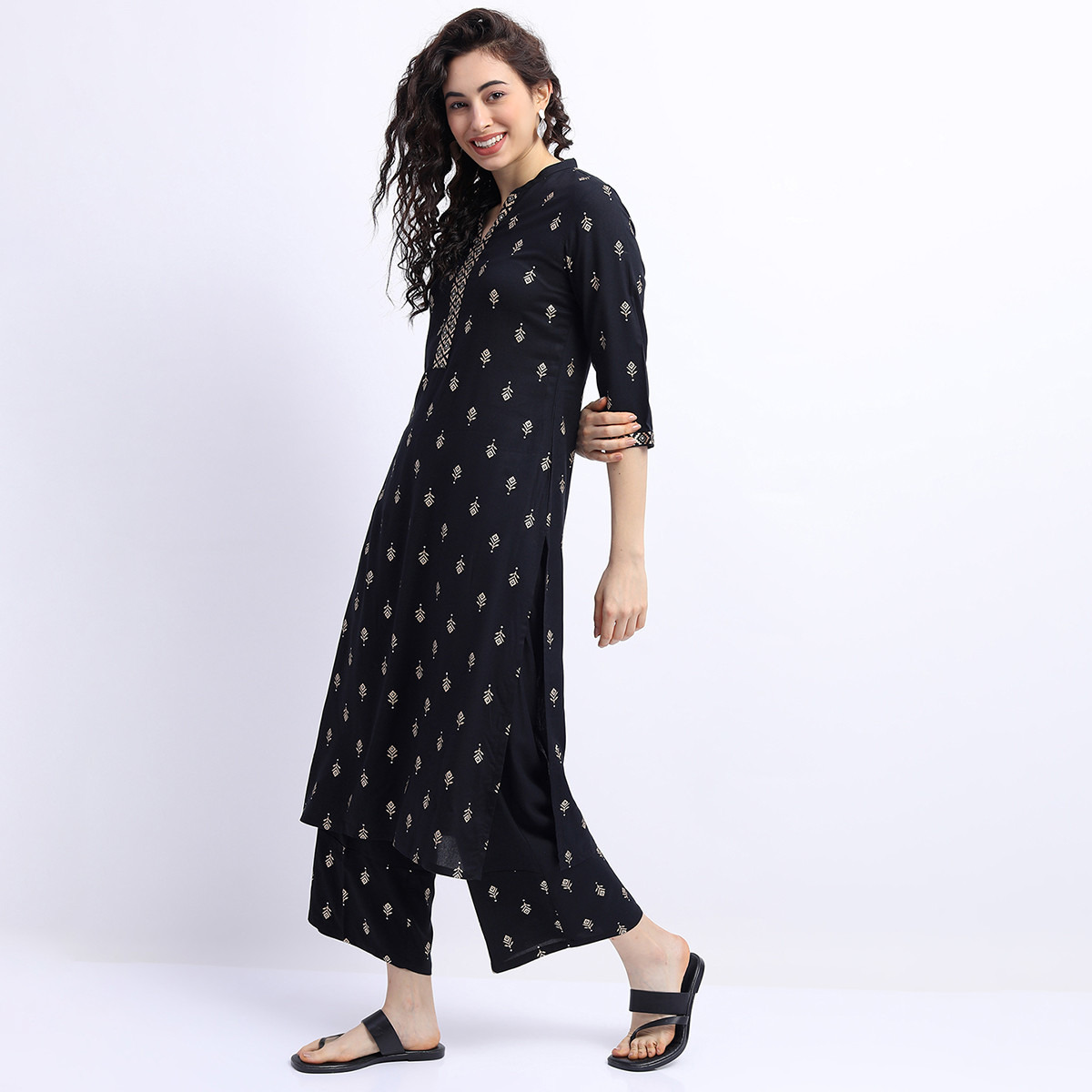 مجموعة من قطعتين كورتا للنساء مطبوعة برقبة ماندارين بلون أزرق مع بالازو حريمي من فيشوده-women-clothing-ethnicwear-salwarsuits-image-2