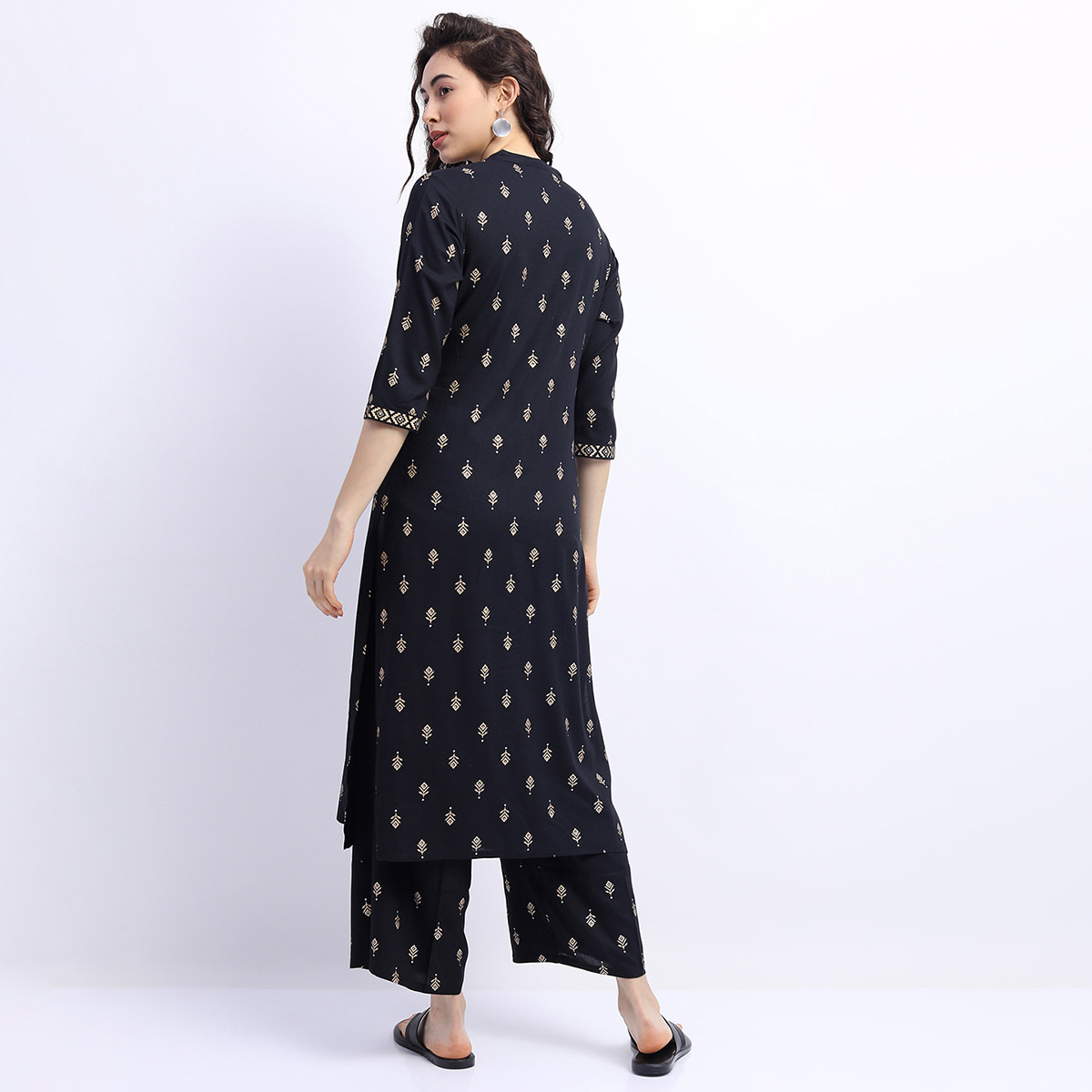 مجموعة من قطعتين كورتا للنساء مطبوعة برقبة ماندارين بلون أزرق مع بالازو حريمي من فيشوده-women-clothing-ethnicwear-salwarsuits-image-3