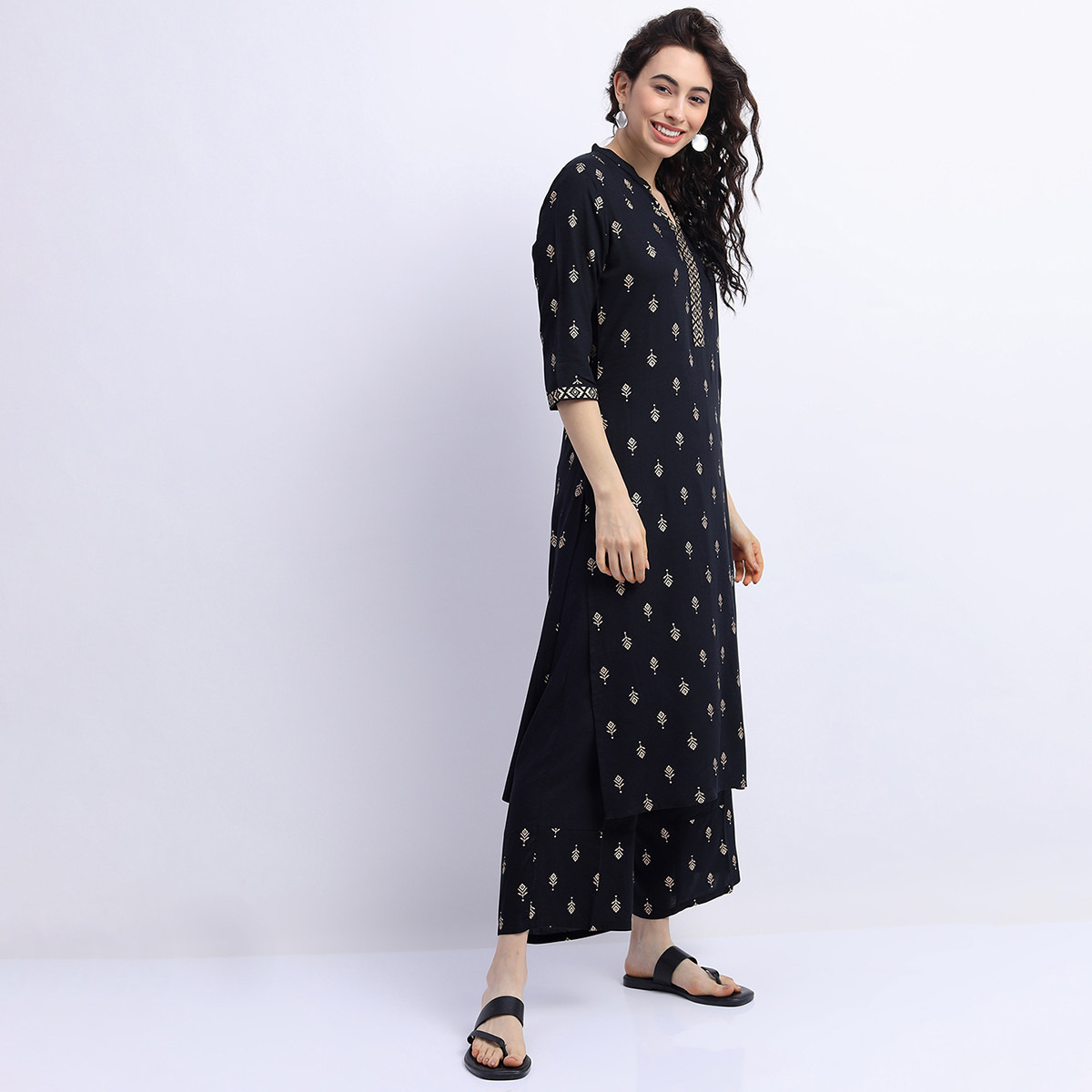 مجموعة من قطعتين كورتا للنساء مطبوعة برقبة ماندارين بلون أزرق مع بالازو حريمي من فيشوده-women-clothing-ethnicwear-salwarsuits-image-5