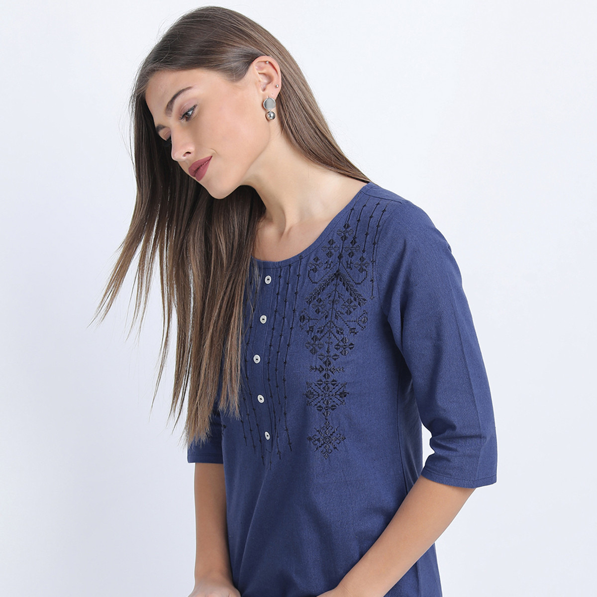مجموعة من قطعتين كورتا نسائي برقبة مستديرة مصبوغ الغزل الأزرق مع بالازو من فيشوده-women-clothing-ethnicwear-salwarsuits-image-2