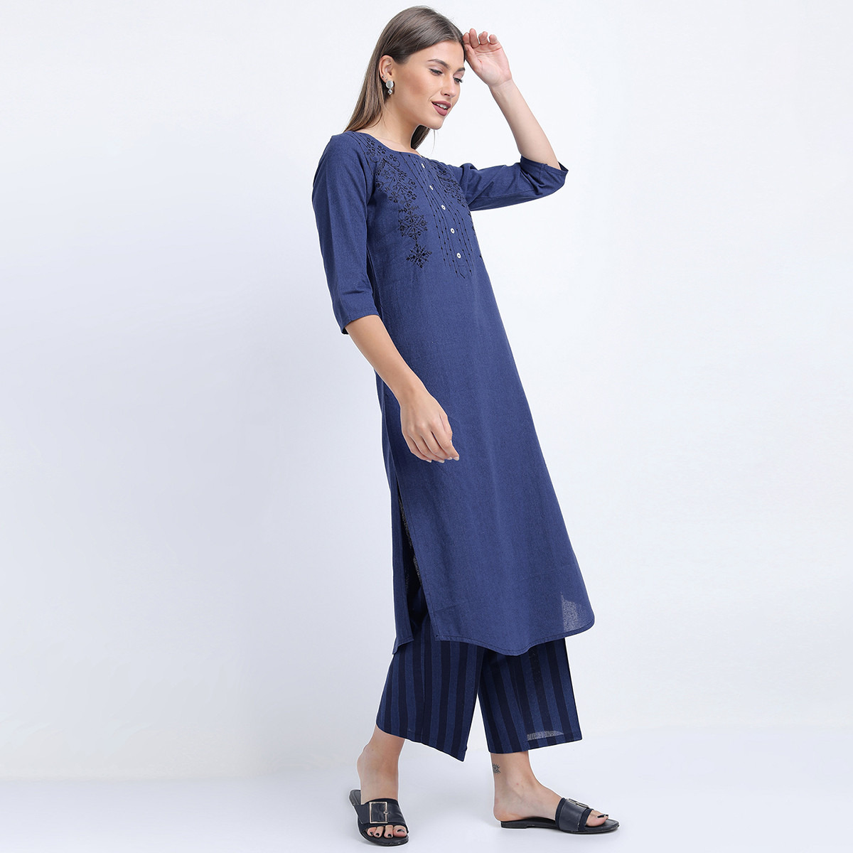 مجموعة من قطعتين كورتا نسائي برقبة مستديرة مصبوغ الغزل الأزرق مع بالازو من فيشوده-women-clothing-ethnicwear-salwarsuits-image-5