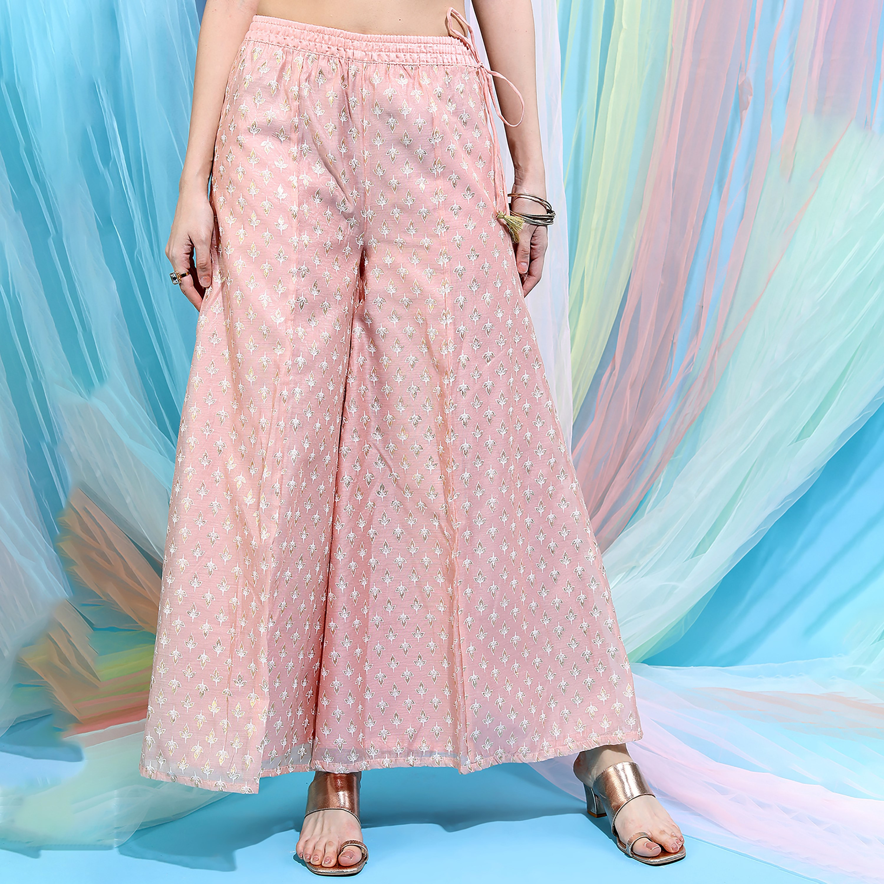 مجموعة من 3 قطعات كورتا برقبة دائرية مطبوعة مع بنطلون بالازو مطبوع ودوباتا من فيشوده -women-clothing-ethnicwear-salwarsuits-image-3