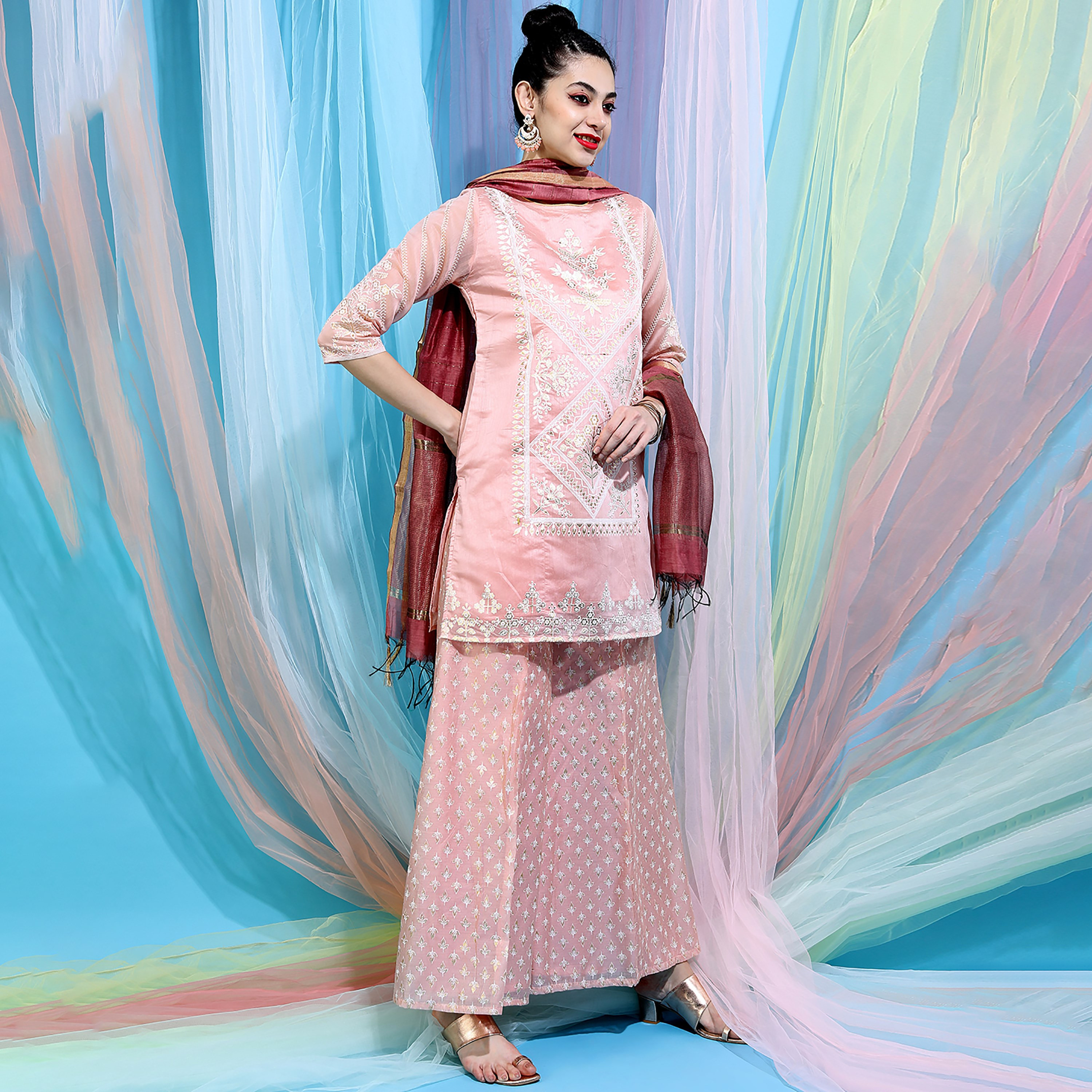 مجموعة من 3 قطعات كورتا برقبة دائرية مطبوعة مع بنطلون بالازو مطبوع ودوباتا من فيشوده -women-clothing-ethnicwear-salwarsuits-image-6