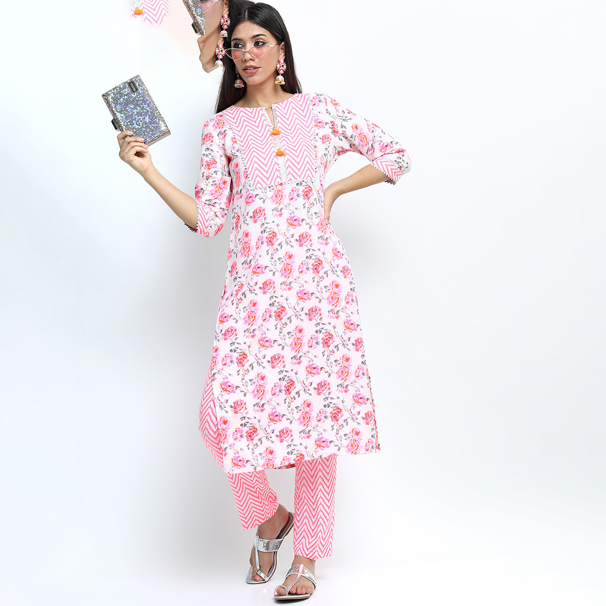 مجموعة من قطعتين كورتا مطبوع الأزهار وبنطلون بالازو مع دوباتا للنساء من فيشوده -women-clothing-ethnicwear-salwarsuits-image-1