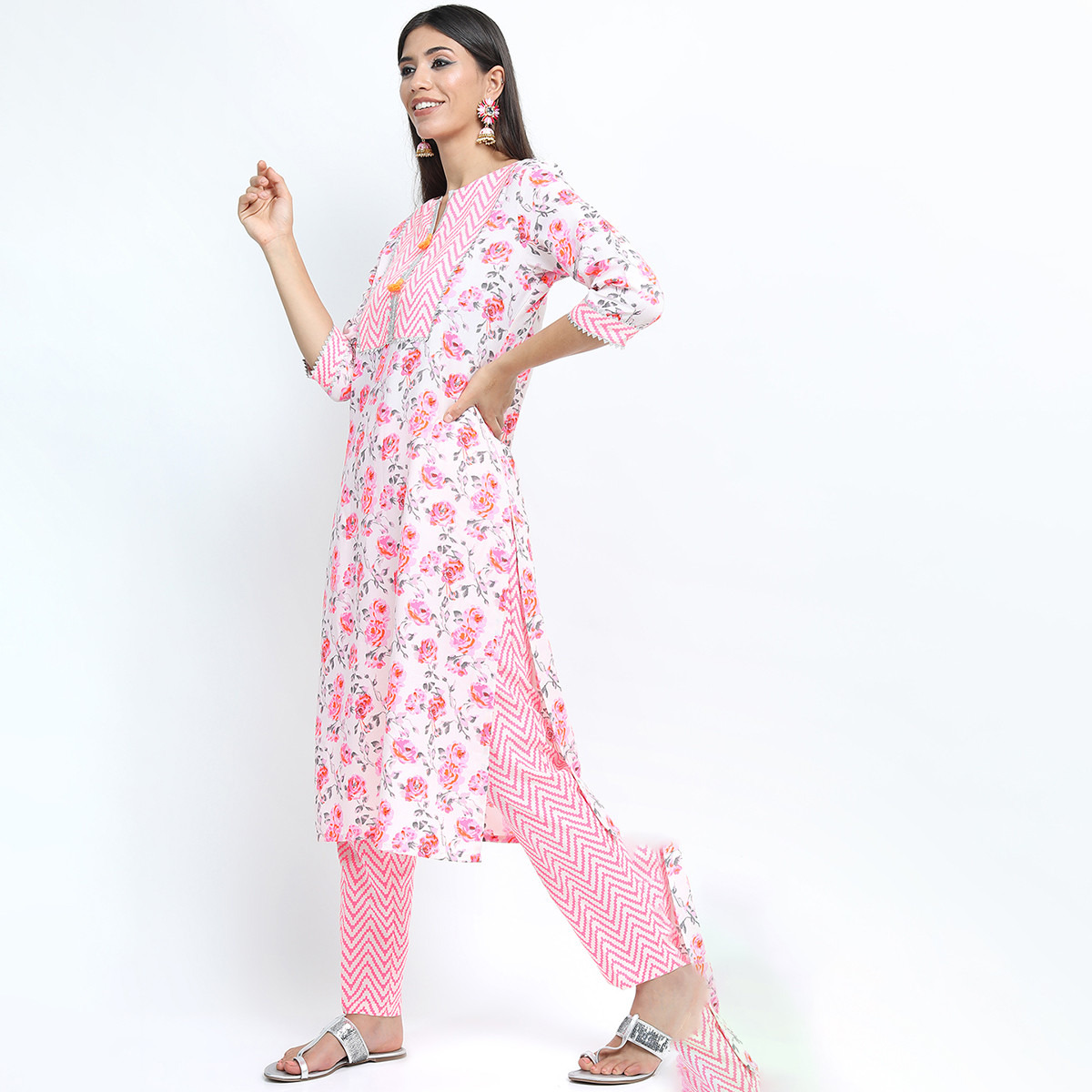 مجموعة من قطعتين كورتا مطبوع الأزهار وبنطلون بالازو مع دوباتا للنساء من فيشوده -women-clothing-ethnicwear-salwarsuits-image-3