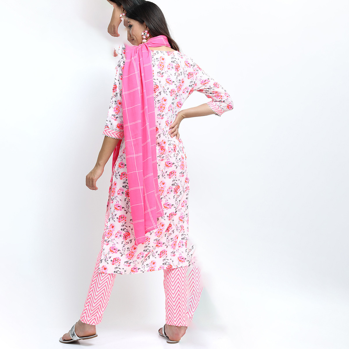 مجموعة من قطعتين كورتا مطبوع الأزهار وبنطلون بالازو مع دوباتا للنساء من فيشوده -women-clothing-ethnicwear-salwarsuits-image-4