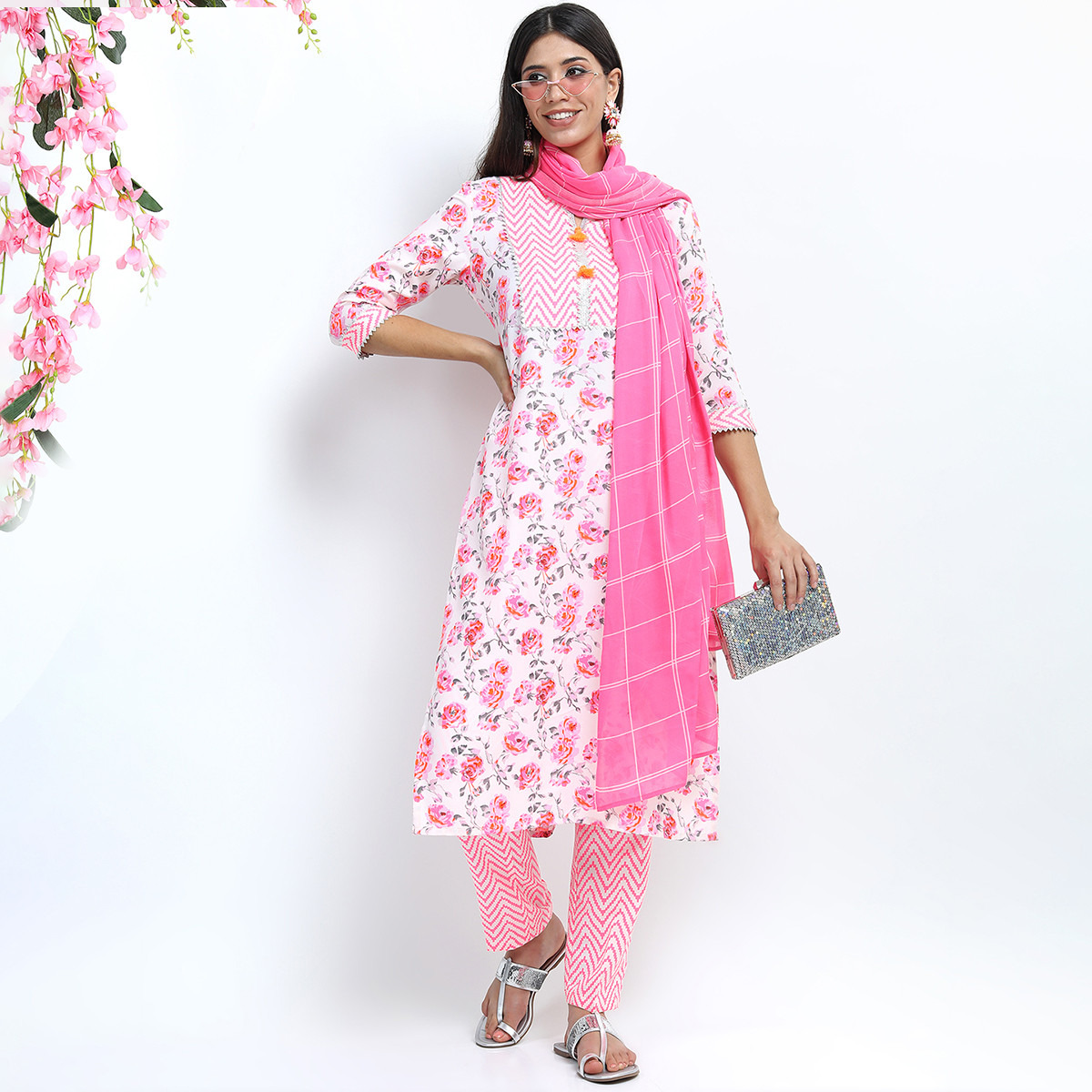 مجموعة من قطعتين كورتا مطبوع الأزهار وبنطلون بالازو مع دوباتا للنساء من فيشوده -women-clothing-ethnicwear-salwarsuits-image-7