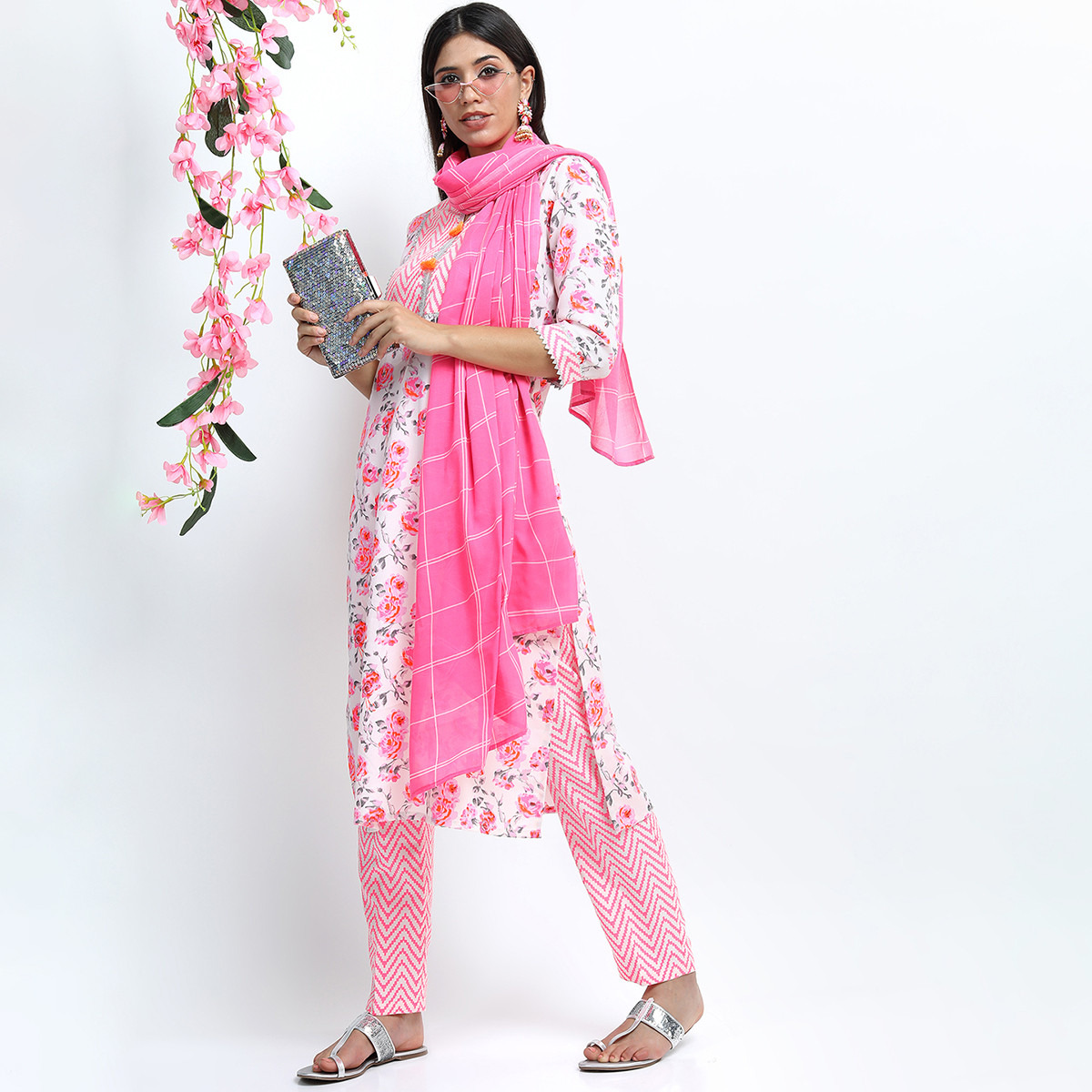 مجموعة من قطعتين كورتا مطبوع الأزهار وبنطلون بالازو مع دوباتا للنساء من فيشوده -women-clothing-ethnicwear-salwarsuits-image-8