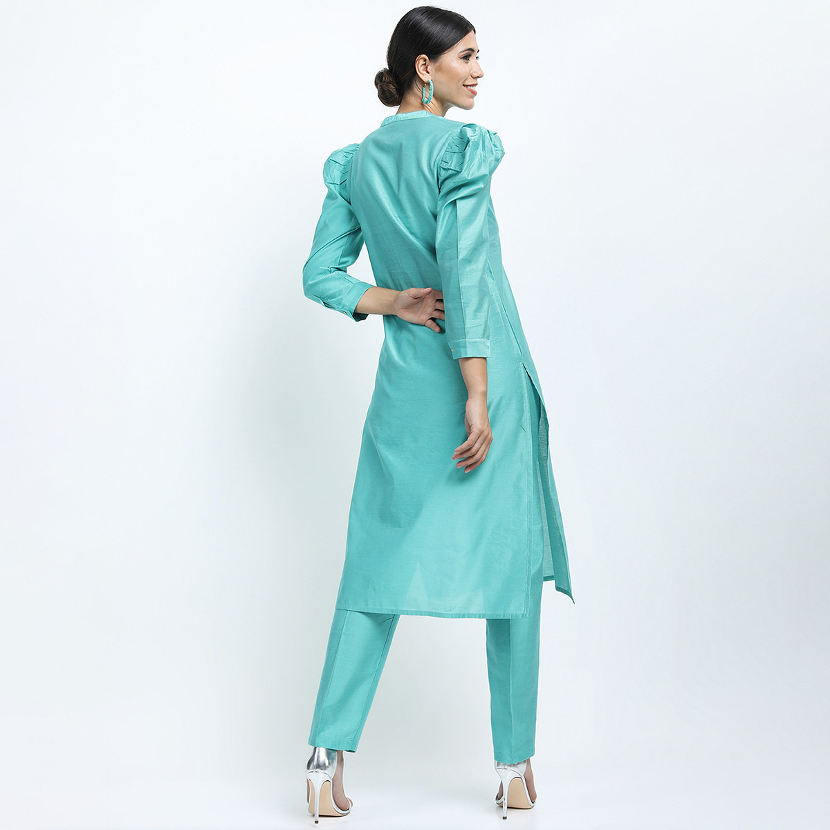 Set of 2 Vishudh Women Turquoise Solid Mandarin Neck Kurta and Pant-women-clothing-ethnicwear-salwarsuits-image-3