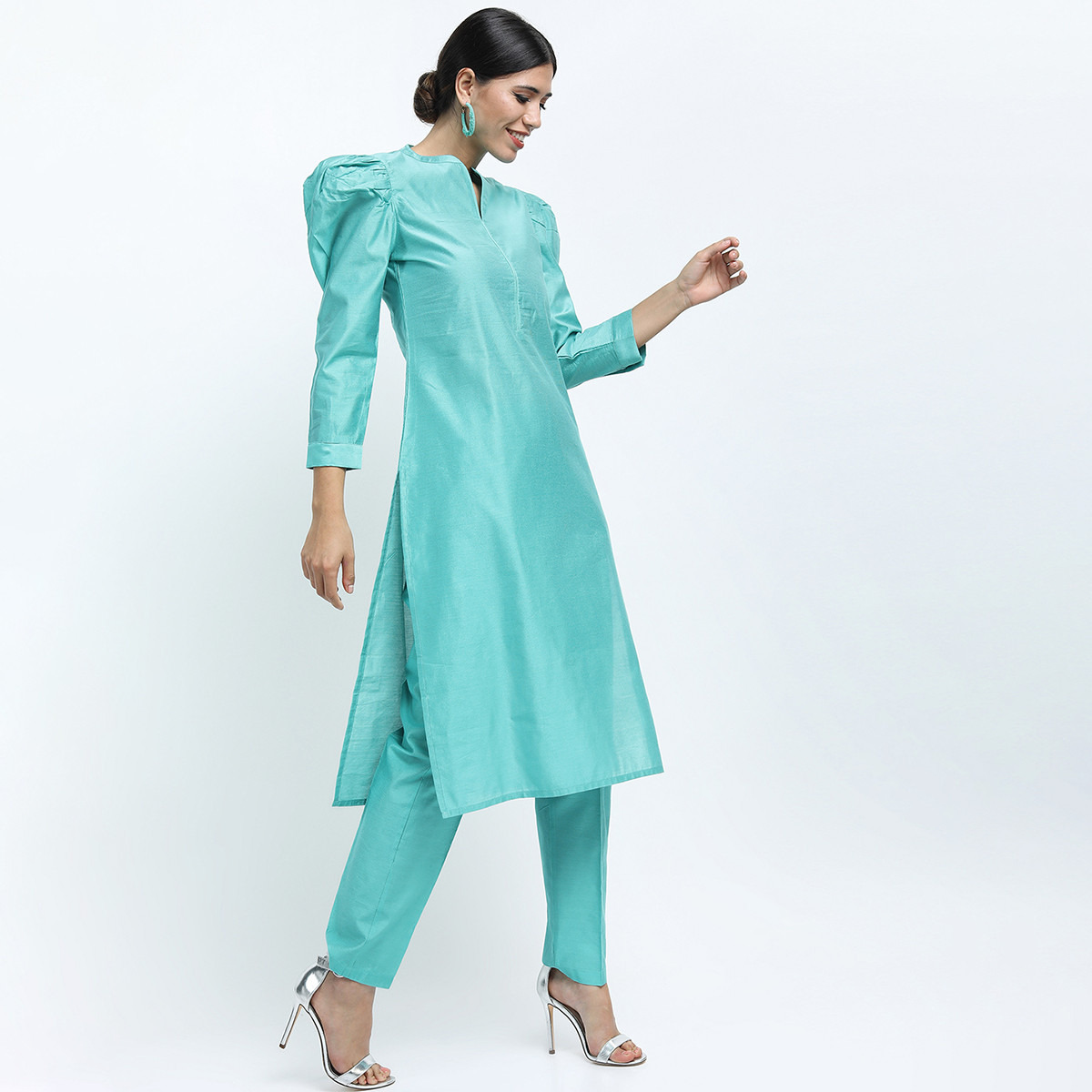 مجموعة من قطعتين كورتا مطبوع وبنطلون مع رقبة ماندارين سادة بلون فيروزي من فيشوده-women-clothing-ethnicwear-salwarsuits-image-5