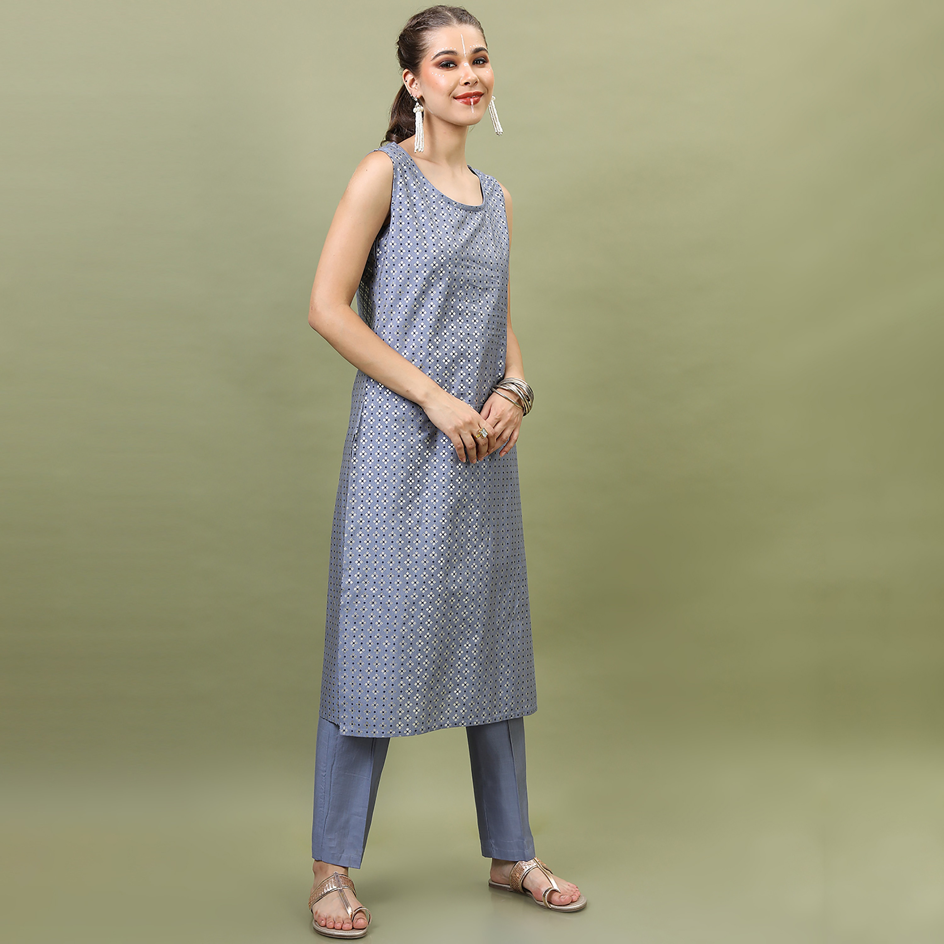 مجموعة من قطعتين كورتا برقبة دائرية مطبوعة مع سروال سادة وجاكيت من فيشوده -women-clothing-ethnicwear-salwarsuits-image-6