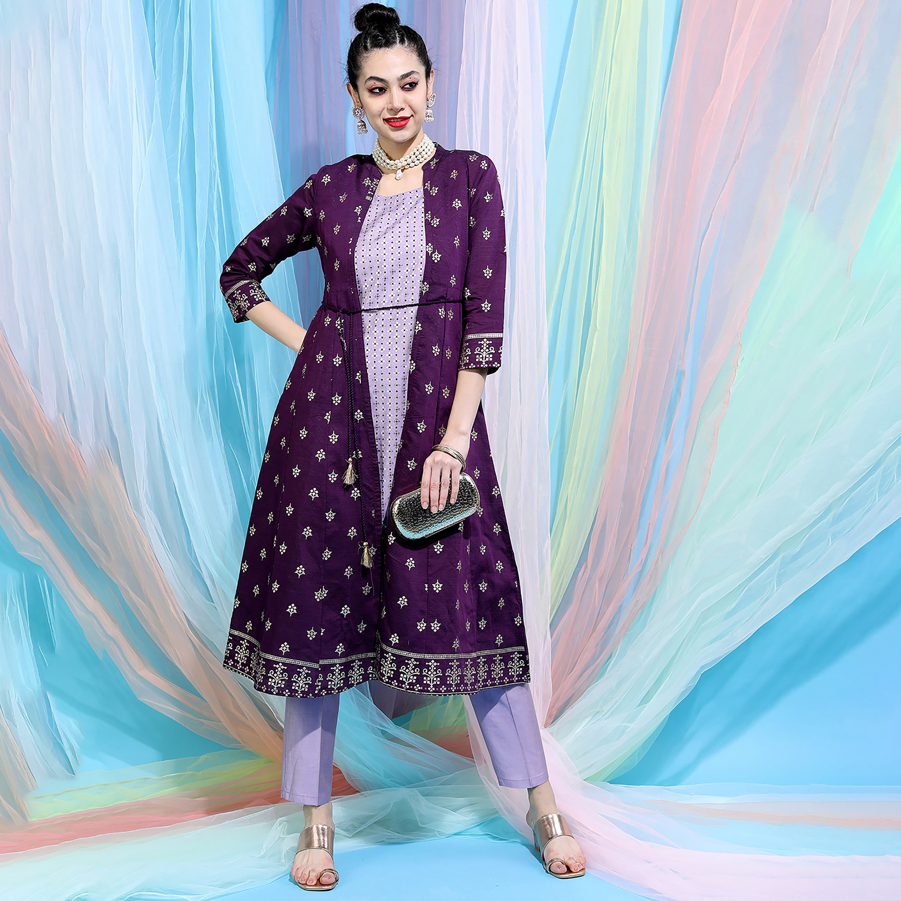مجموعة من 3 قطعات كورتا برقبة دائرية مطبوعة مع سروال سادة وجاكيت من فيشوده -women-clothing-ethnicwear-salwarsuits-image-1