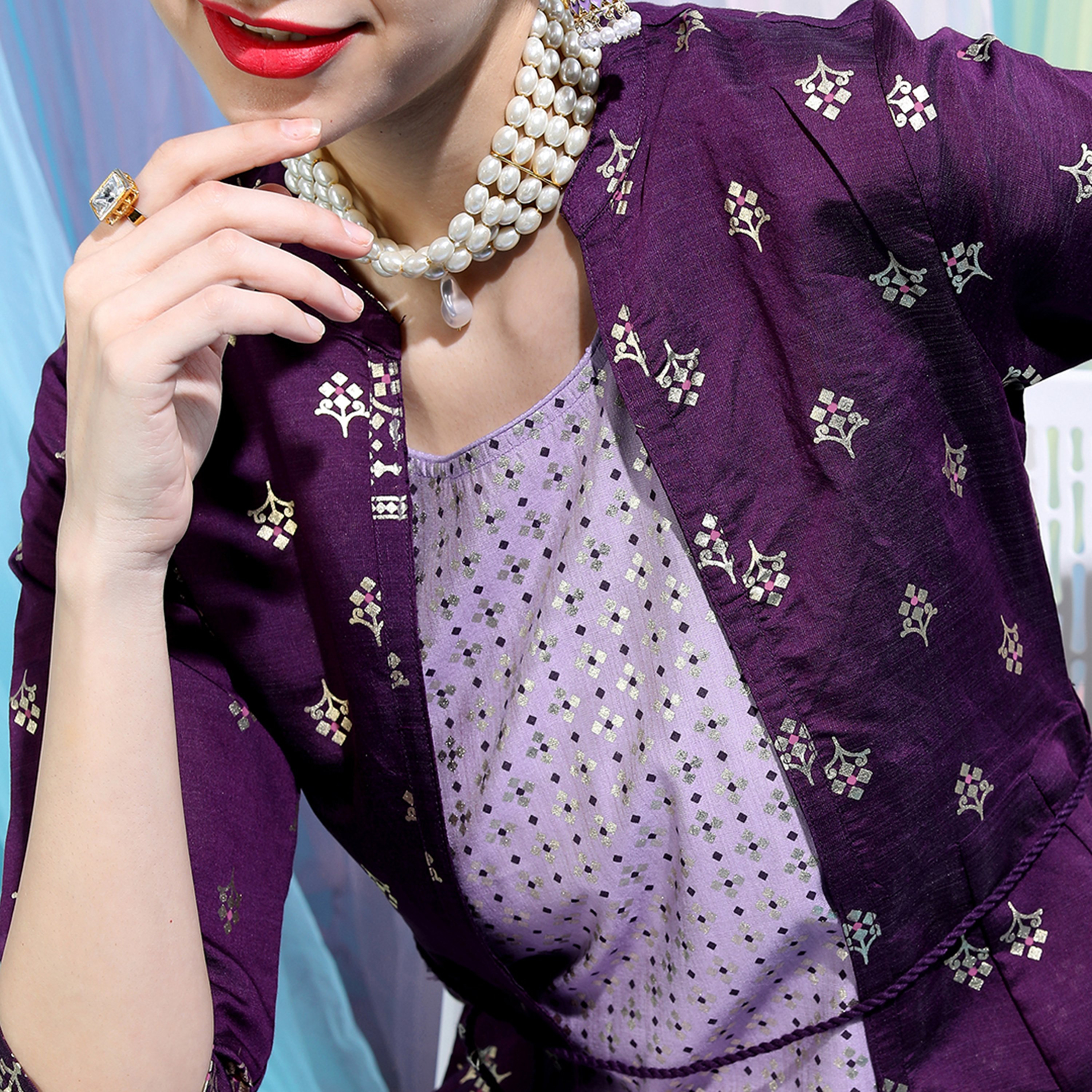 مجموعة من 3 قطعات كورتا برقبة دائرية مطبوعة مع سروال سادة وجاكيت من فيشوده -women-clothing-ethnicwear-salwarsuits-image-2