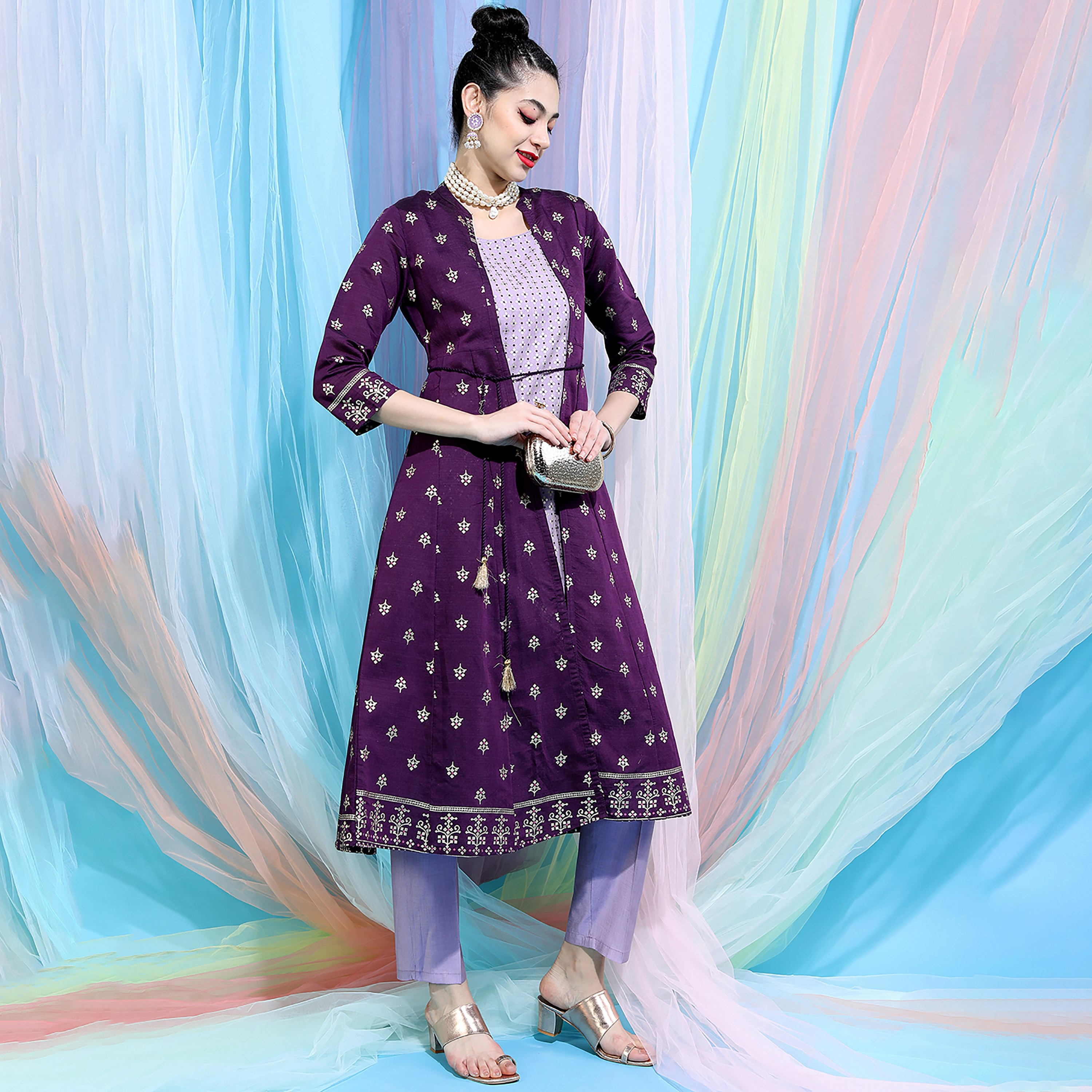 مجموعة من 3 قطعات كورتا برقبة دائرية مطبوعة مع سروال سادة وجاكيت من فيشوده -women-clothing-ethnicwear-salwarsuits-image-4