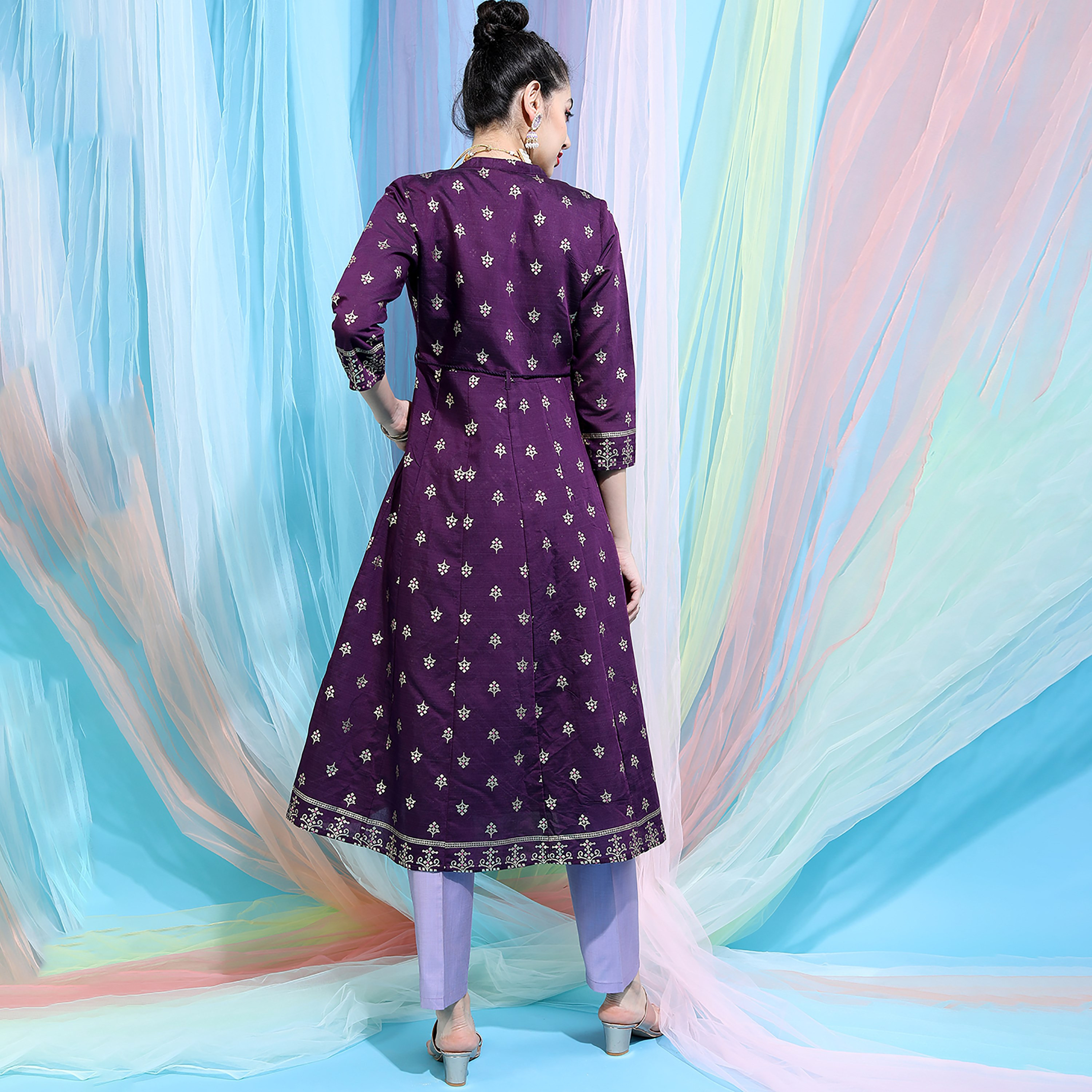 مجموعة من 3 قطعات كورتا برقبة دائرية مطبوعة مع سروال سادة وجاكيت من فيشوده -women-clothing-ethnicwear-salwarsuits-image-5