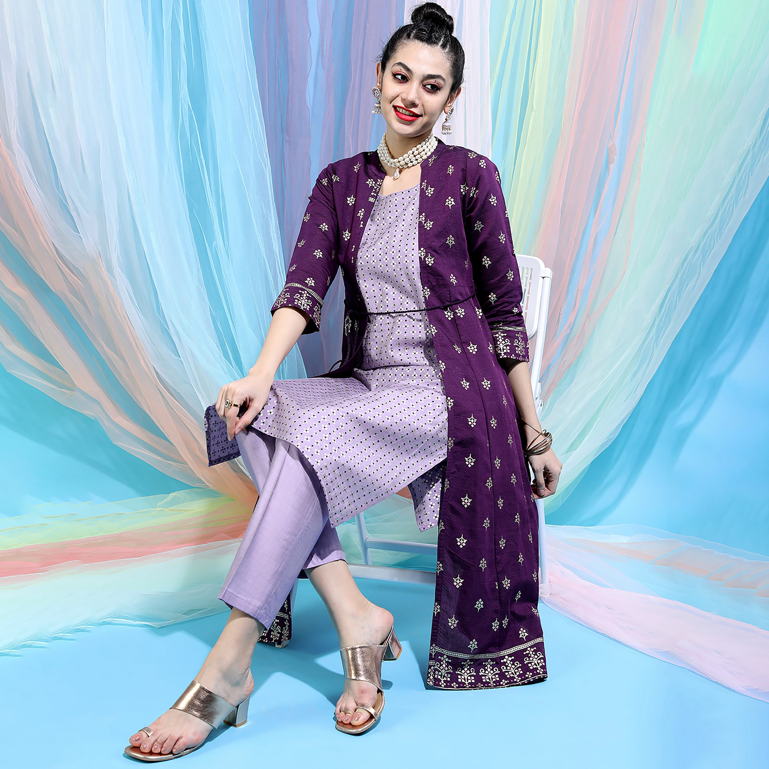 مجموعة من 3 قطعات كورتا برقبة دائرية مطبوعة مع سروال سادة وجاكيت من فيشوده -women-clothing-ethnicwear-salwarsuits-image-6