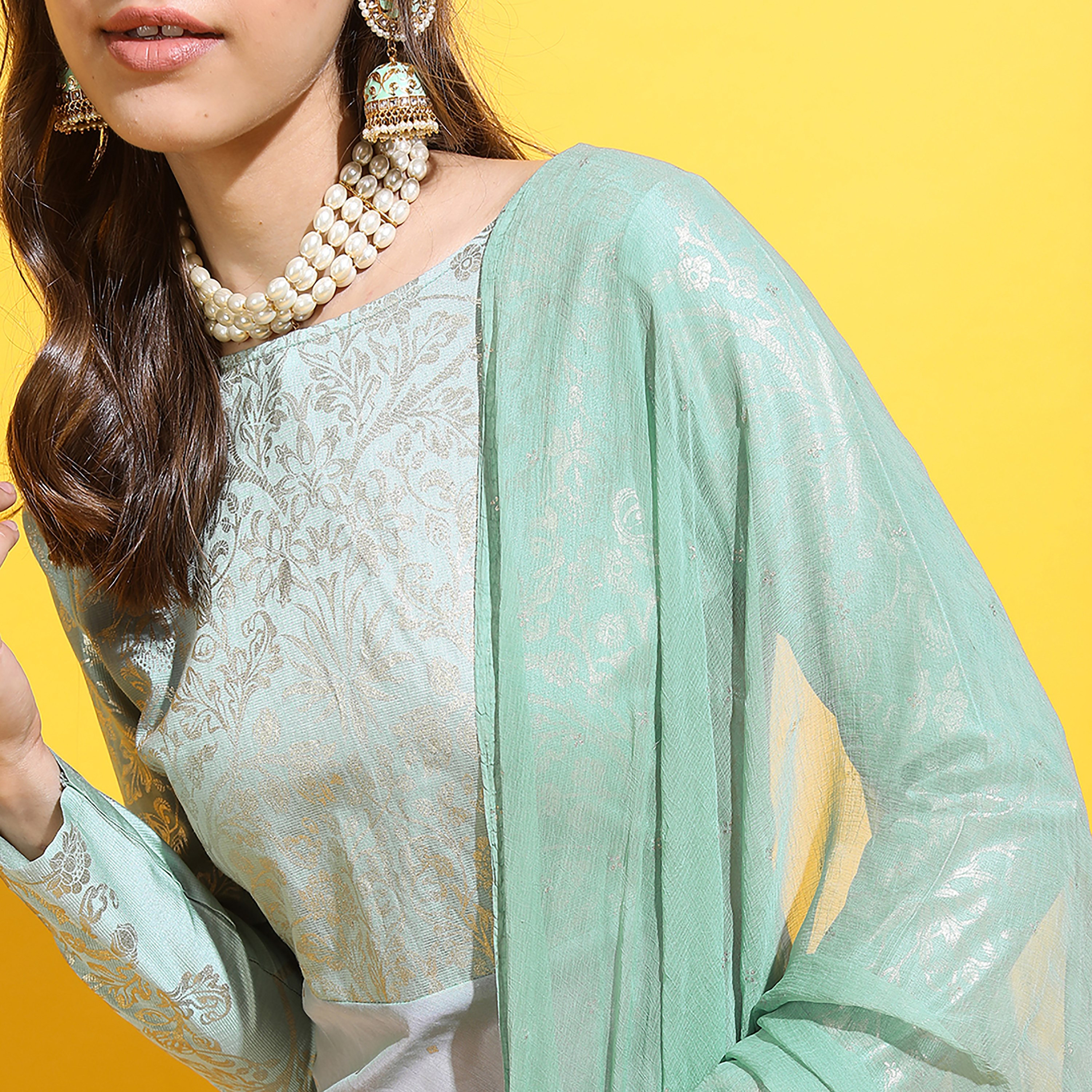 مجموعة من 3 قطعات كورتا بقصة ايه لاين برقبة دائرية مطبوعة مع تنورة سادة ودوباتا من فيشوده -women-clothing-ethnicwear-salwarsuits-image-2