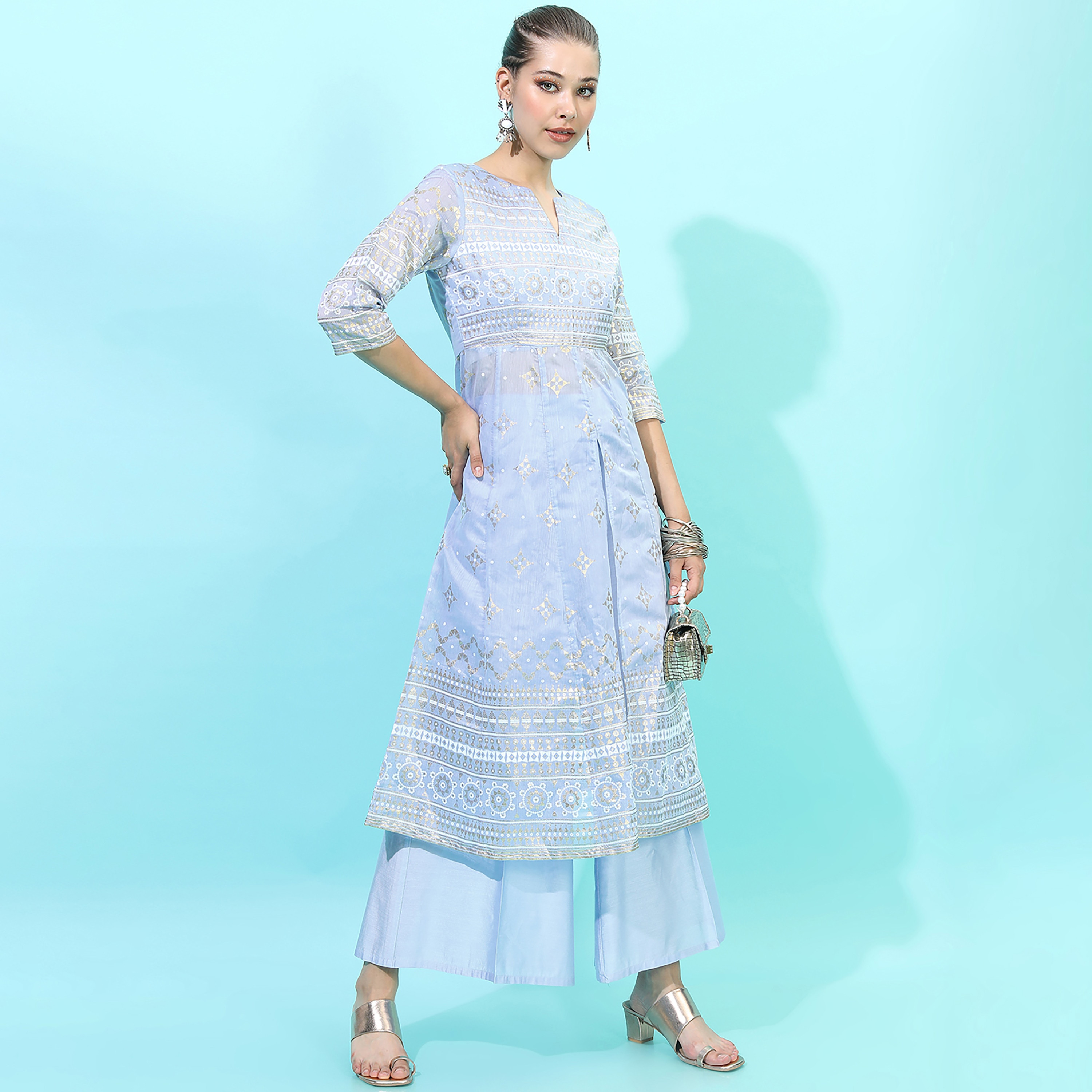 مجموعة من قطعتين كورتا برقبة من الشق مطبوعة مع بنطلون بالازو سادة من فيشوده -women-clothing-ethnicwear-salwarsuits-image-4