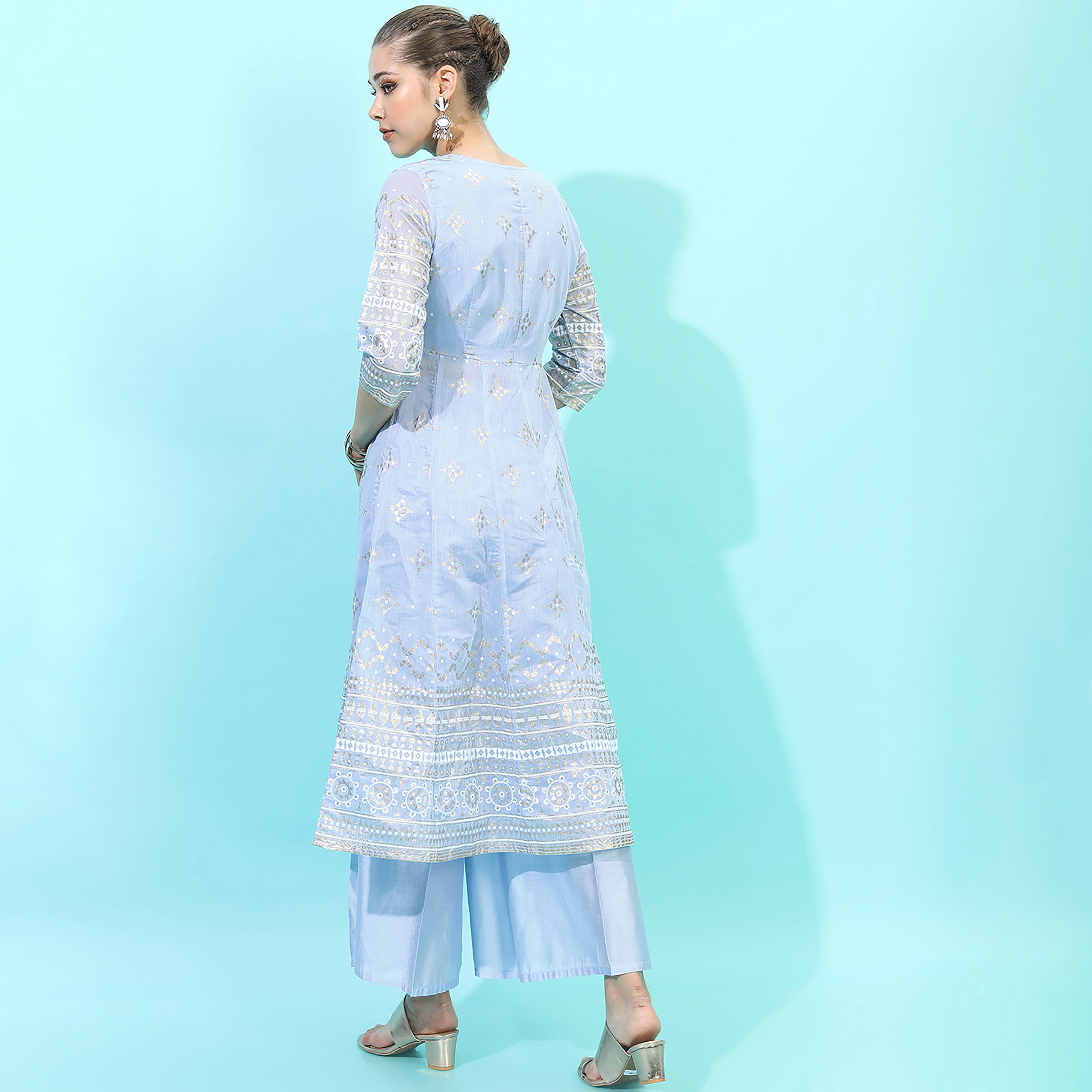 مجموعة من قطعتين كورتا برقبة من الشق مطبوعة مع بنطلون بالازو سادة من فيشوده -women-clothing-ethnicwear-salwarsuits-image-5