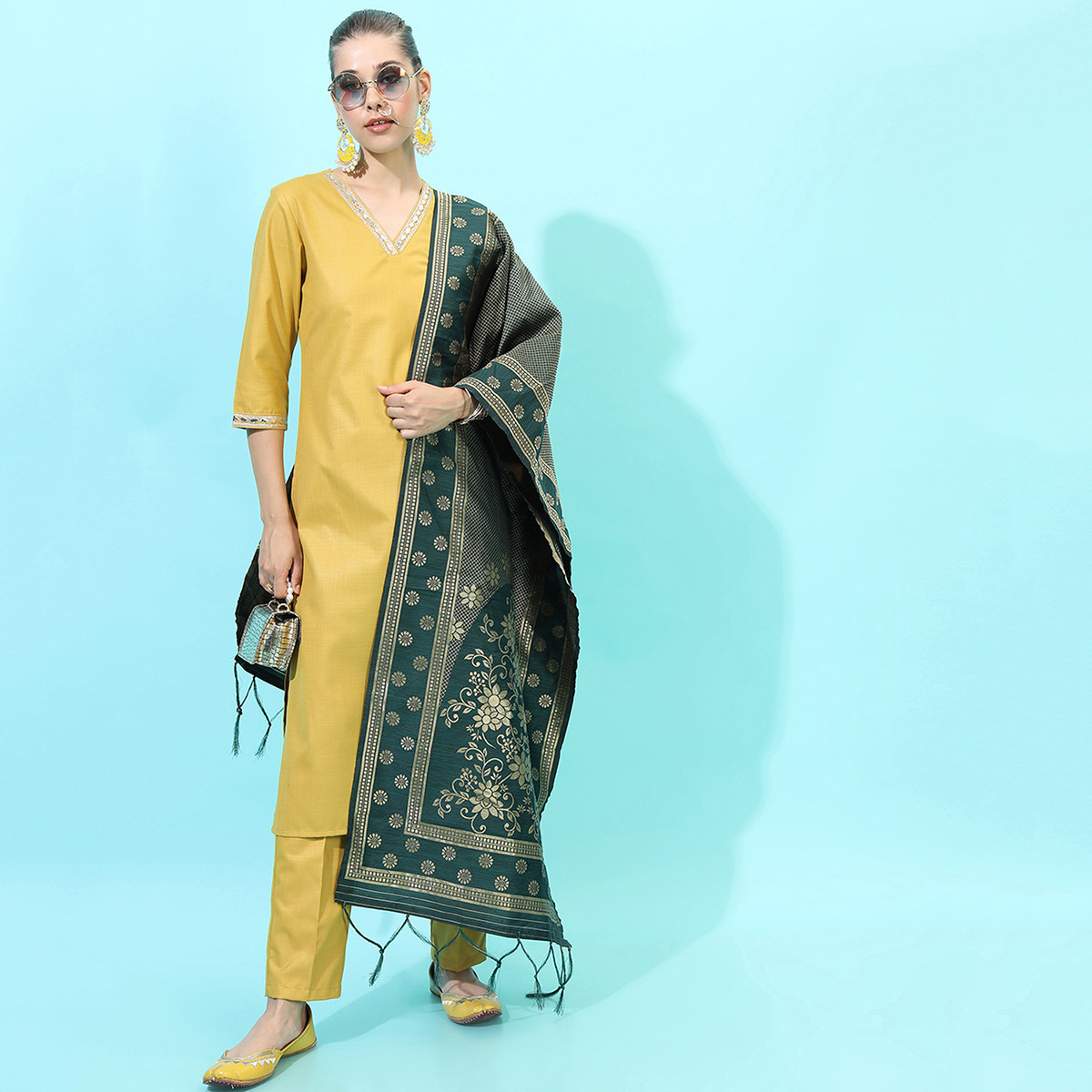 مجموعة من 3 قطعات كورتا مستقيم سادة مع بنطلون بالازو ودوباتا بلون أصفر من فيشوده -women-clothing-ethnicwear-salwarsuits-image-1