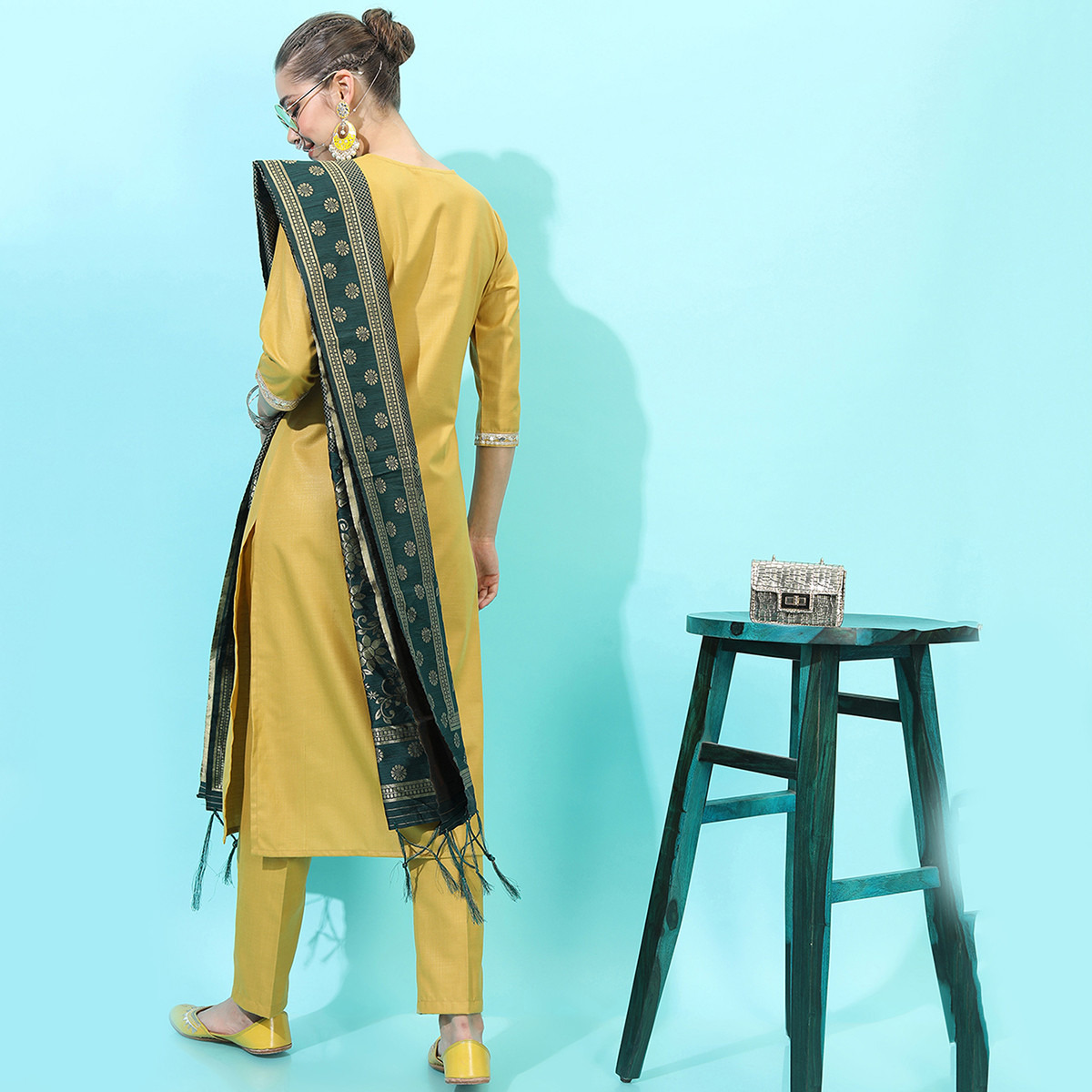 مجموعة من 3 قطعات كورتا مستقيم سادة مع بنطلون بالازو ودوباتا بلون أصفر من فيشوده -women-clothing-ethnicwear-salwarsuits-image-3