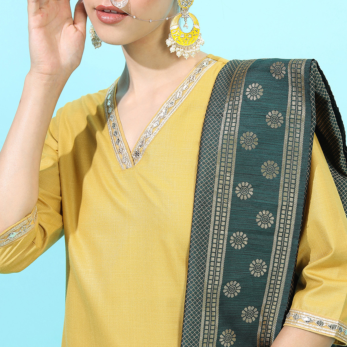 مجموعة من 3 قطعات كورتا مستقيم سادة مع بنطلون بالازو ودوباتا بلون أصفر من فيشوده -women-clothing-ethnicwear-salwarsuits-image-4