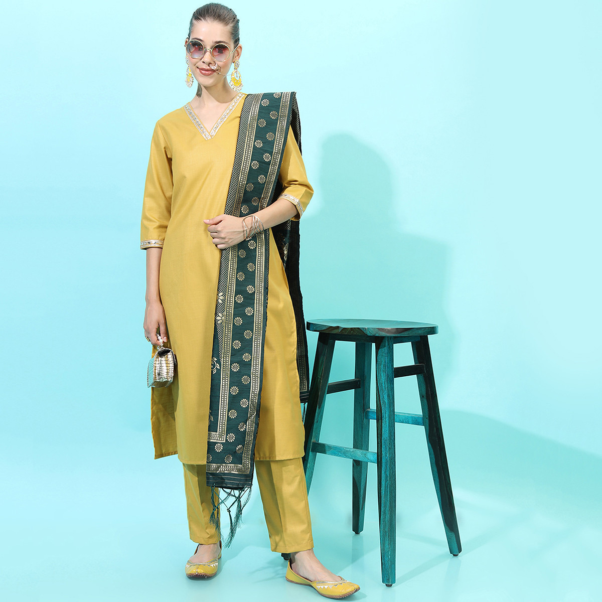 مجموعة من 3 قطعات كورتا مستقيم سادة مع بنطلون بالازو ودوباتا بلون أصفر من فيشوده -women-clothing-ethnicwear-salwarsuits-image-5