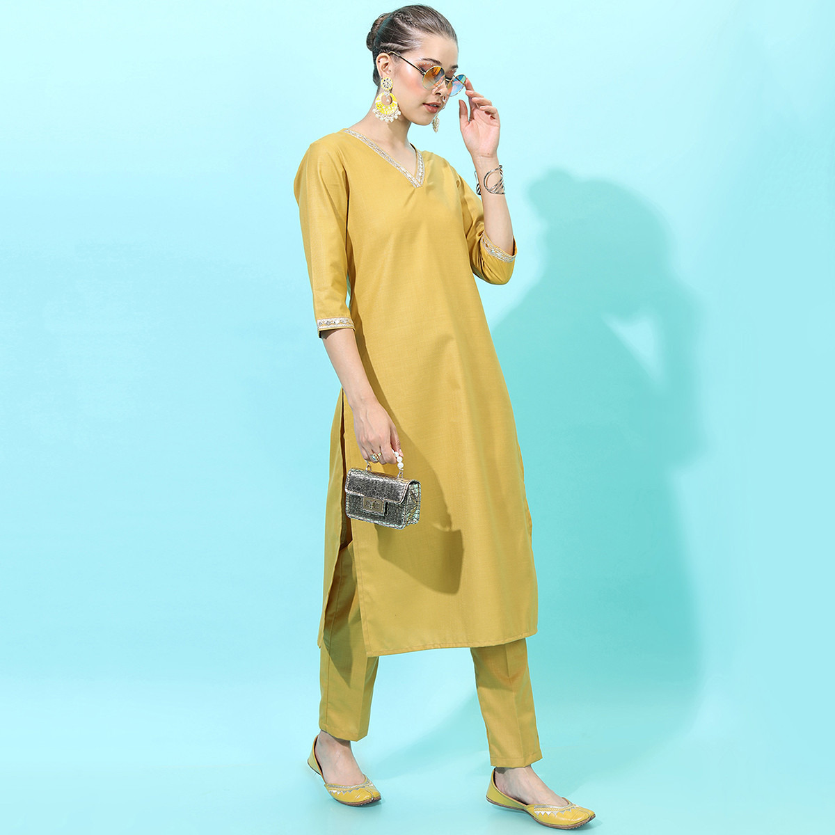 مجموعة من 3 قطعات كورتا مستقيم سادة مع بنطلون بالازو ودوباتا بلون أصفر من فيشوده -women-clothing-ethnicwear-salwarsuits-image-6