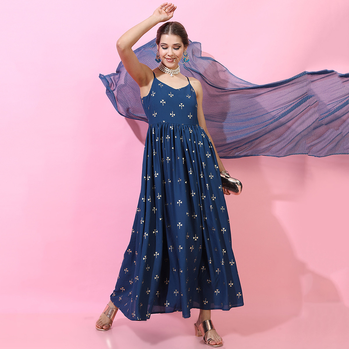 فستان ماكسي مع دوباتا نسائي بحمالة كتف مطبوع مع البط البري من فيشوده-women-clothing-ethnicwear-dresses-image-1