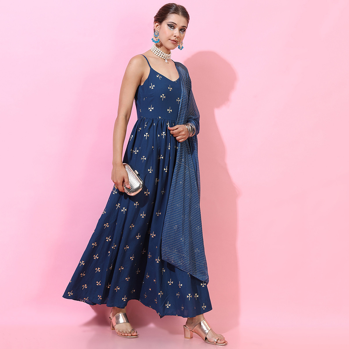 فستان ماكسي مع دوباتا نسائي بحمالة كتف مطبوع مع البط البري من فيشوده-women-clothing-ethnicwear-dresses-image-5