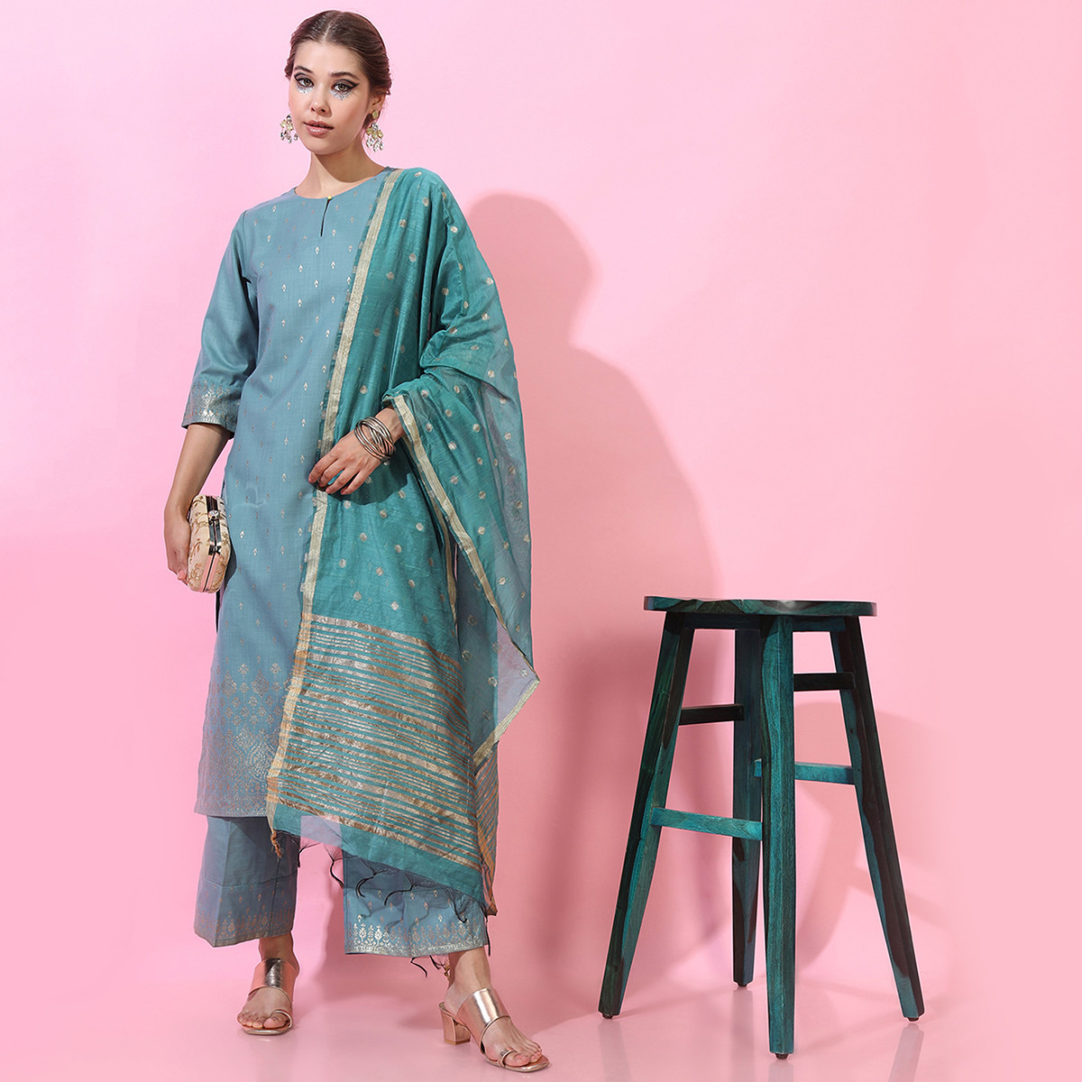 مجموعة من 3 قطعات كورتا مستقيم مطبوعة مع بنطلون بالازو ودوباتا بلون فيروزي من فيشوده -women-clothing-ethnicwear-salwarsuits-image-1
