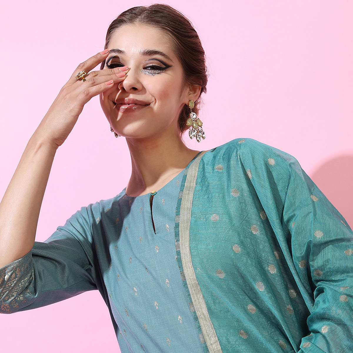 مجموعة من 3 قطعات كورتا مستقيم مطبوعة مع بنطلون بالازو ودوباتا بلون فيروزي من فيشوده -women-clothing-ethnicwear-salwarsuits-image-2