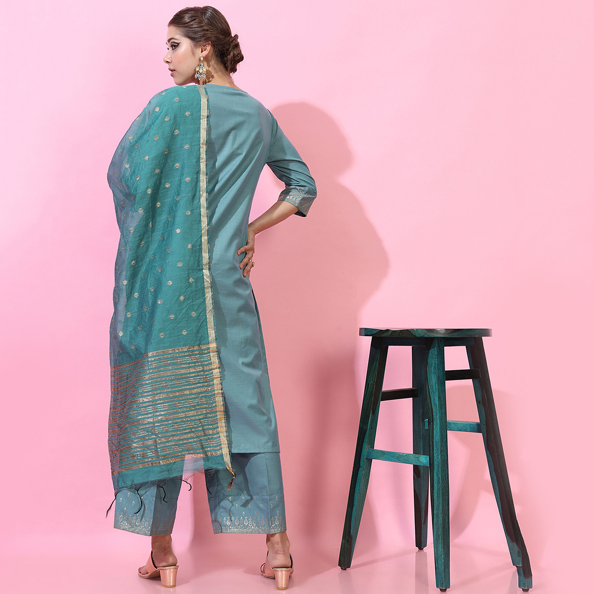 مجموعة من 3 قطعات كورتا مستقيم مطبوعة مع بنطلون بالازو ودوباتا بلون فيروزي من فيشوده -women-clothing-ethnicwear-salwarsuits-image-3