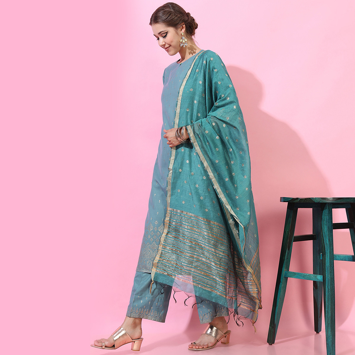 مجموعة من 3 قطعات كورتا مستقيم مطبوعة مع بنطلون بالازو ودوباتا بلون فيروزي من فيشوده -women-clothing-ethnicwear-salwarsuits-image-5